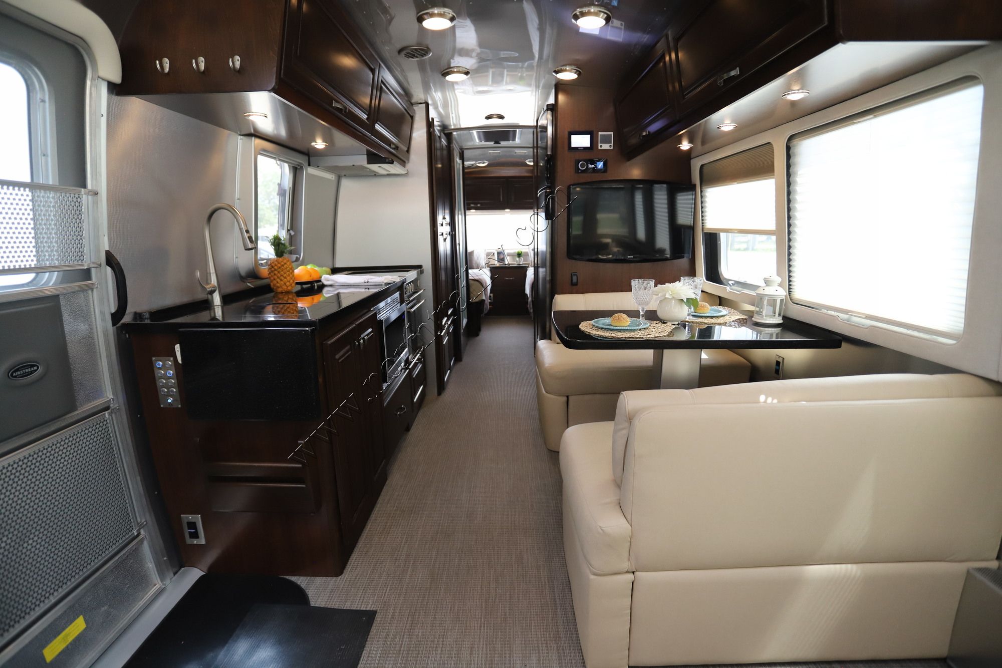 Used 2020 Airstream Classic 30 TWIN Travel Trailer  For Sale