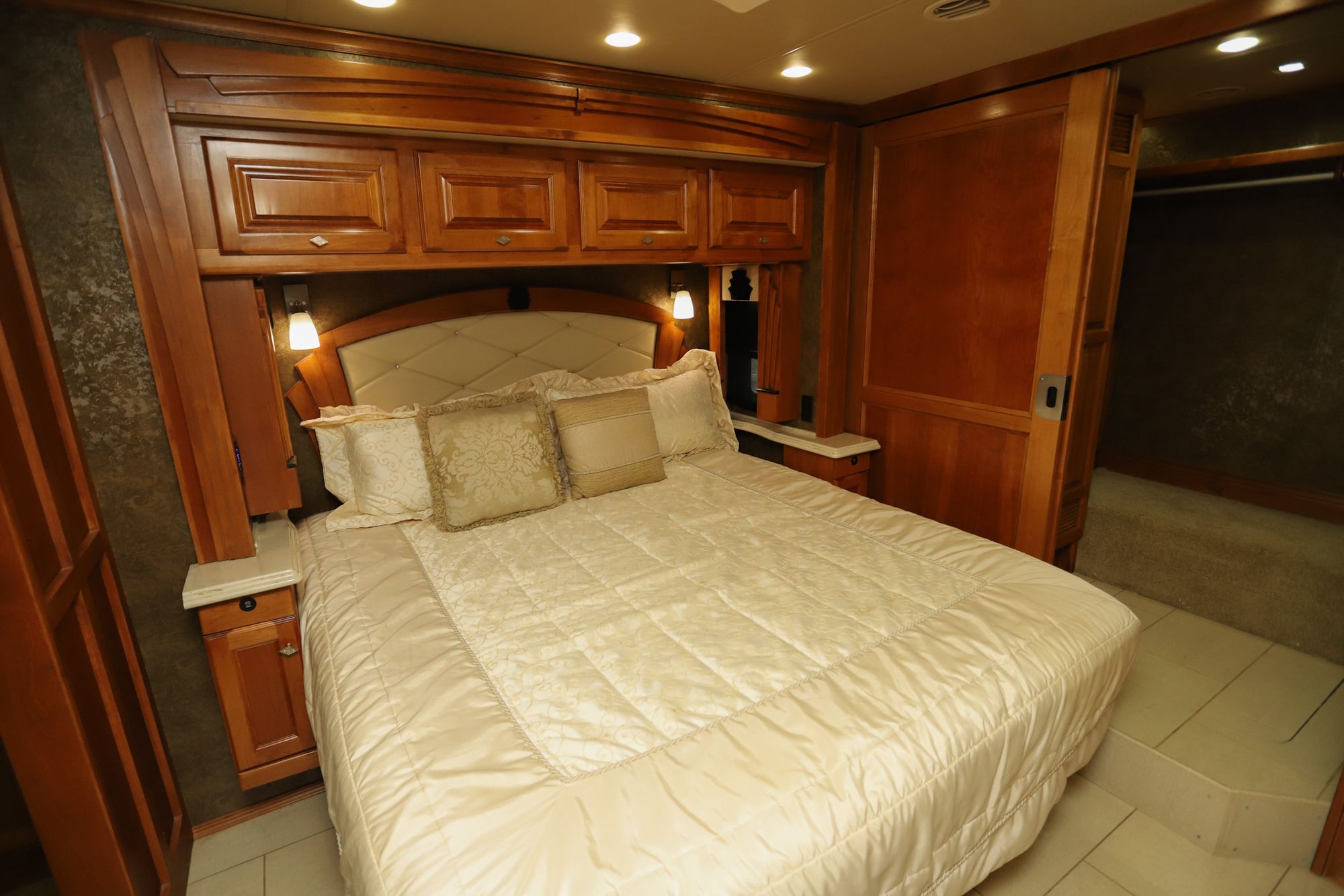 Used 2015 Tiffin Motor Homes Phaeton 40AH Class A  For Sale