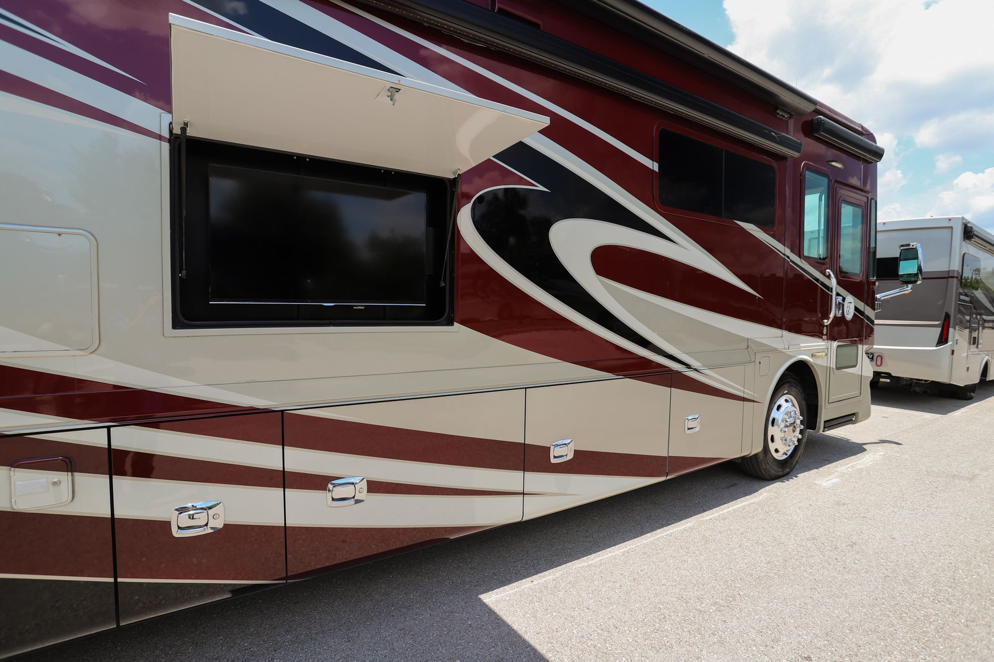 Used 2015 Tiffin Motor Homes Phaeton 40AH Class A  For Sale