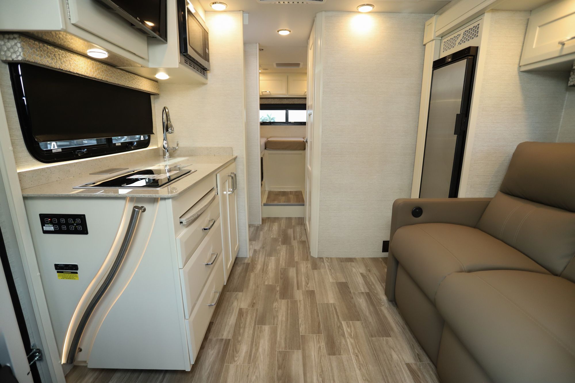 New 2022 Tiffin Motor Homes Wayfarer 25LW Class C  For Sale