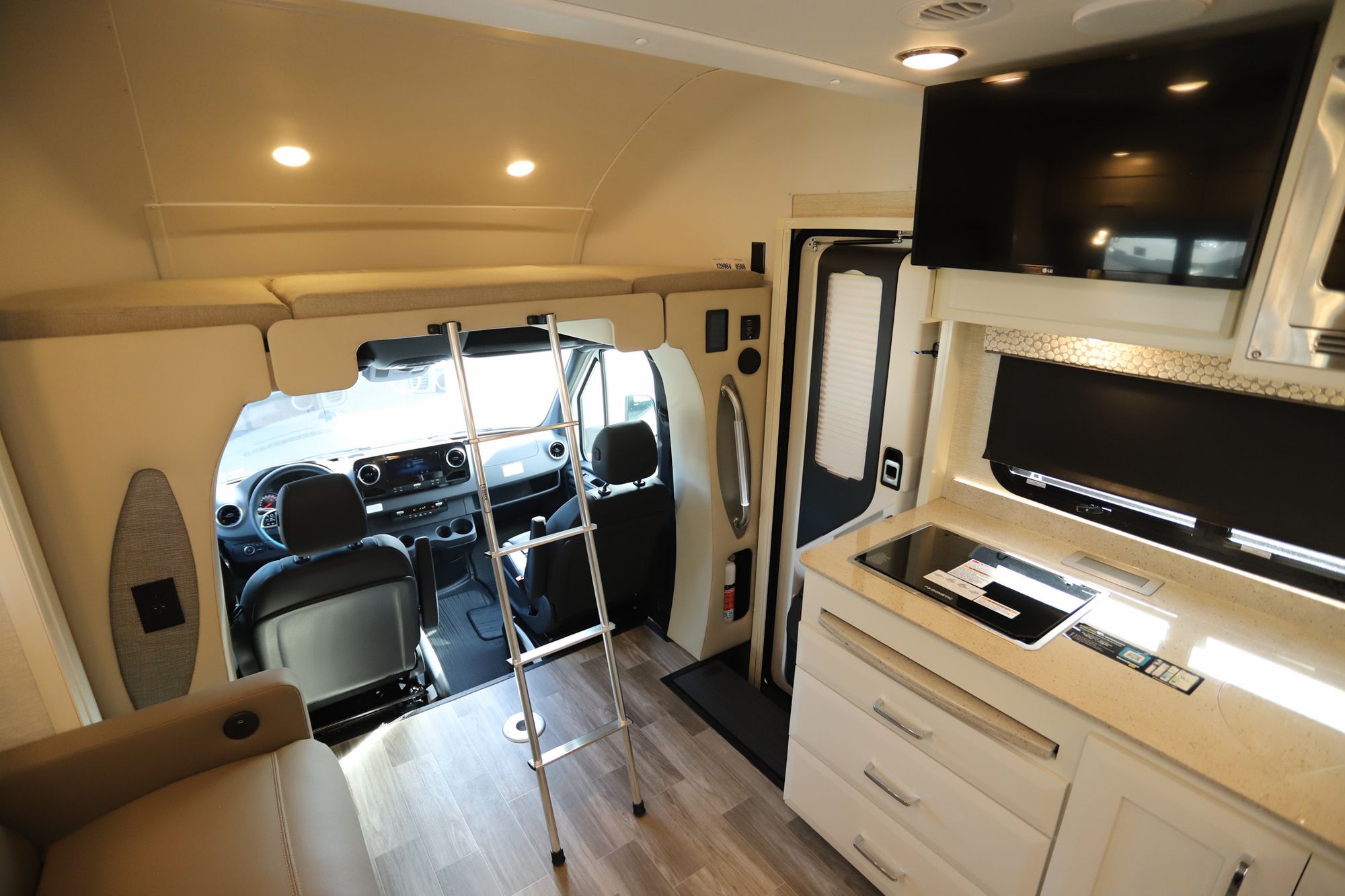 New 2022 Tiffin Motor Homes Wayfarer 25LW Class C  For Sale