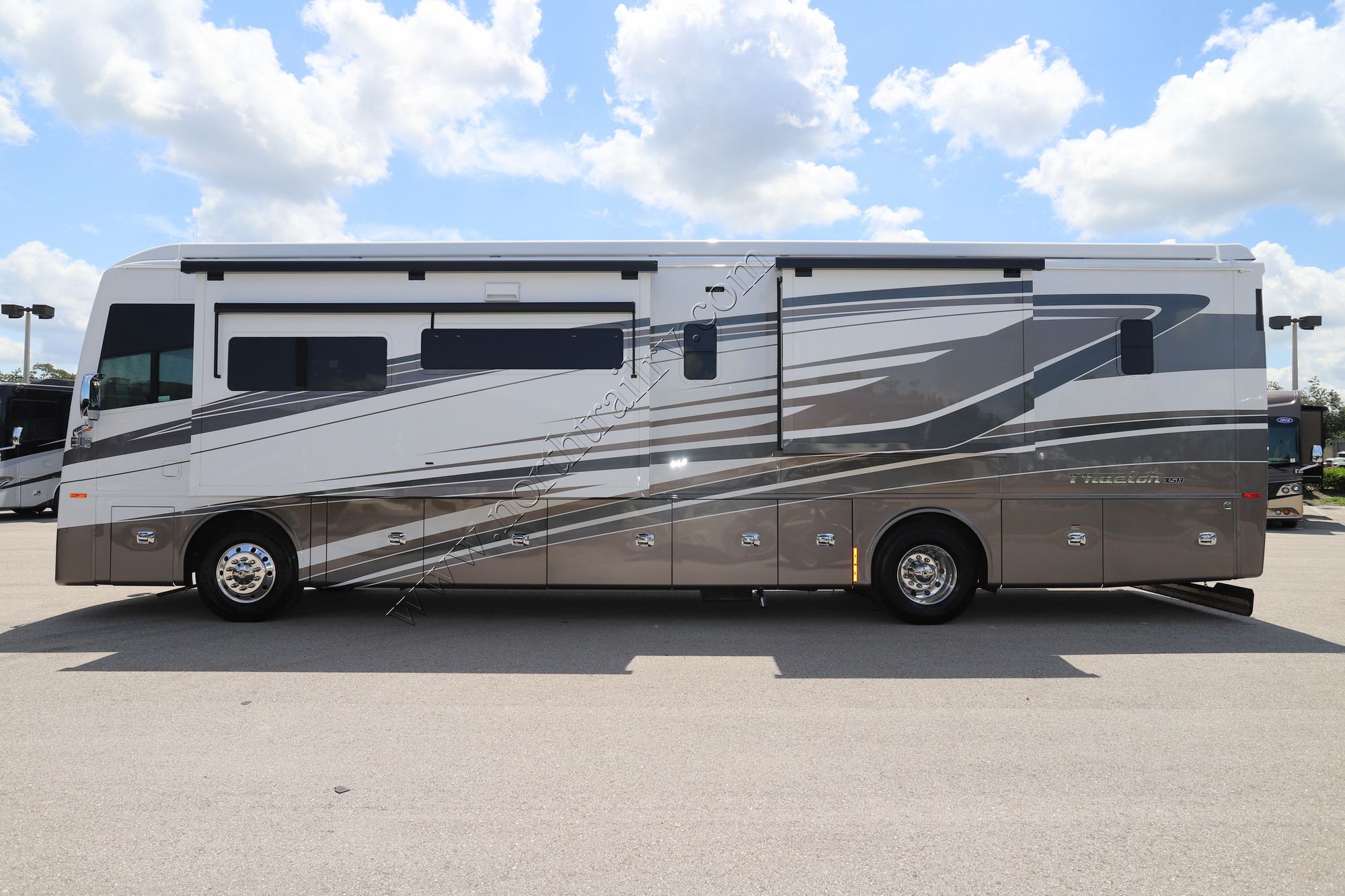 New 2022 Tiffin Motor Homes Phaeton 40IH Class A  For Sale