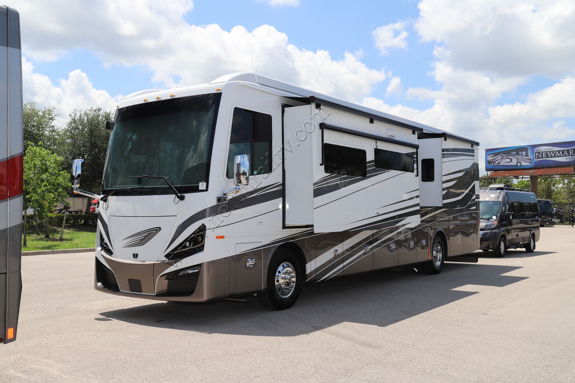 New 2022 Tiffin Motor Homes Phaeton 40IH Class A  For Sale