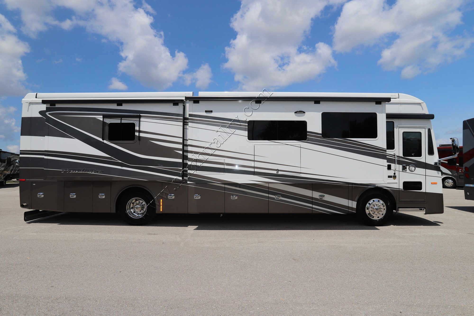 New 2022 Tiffin Motor Homes Phaeton 40IH Class A  For Sale