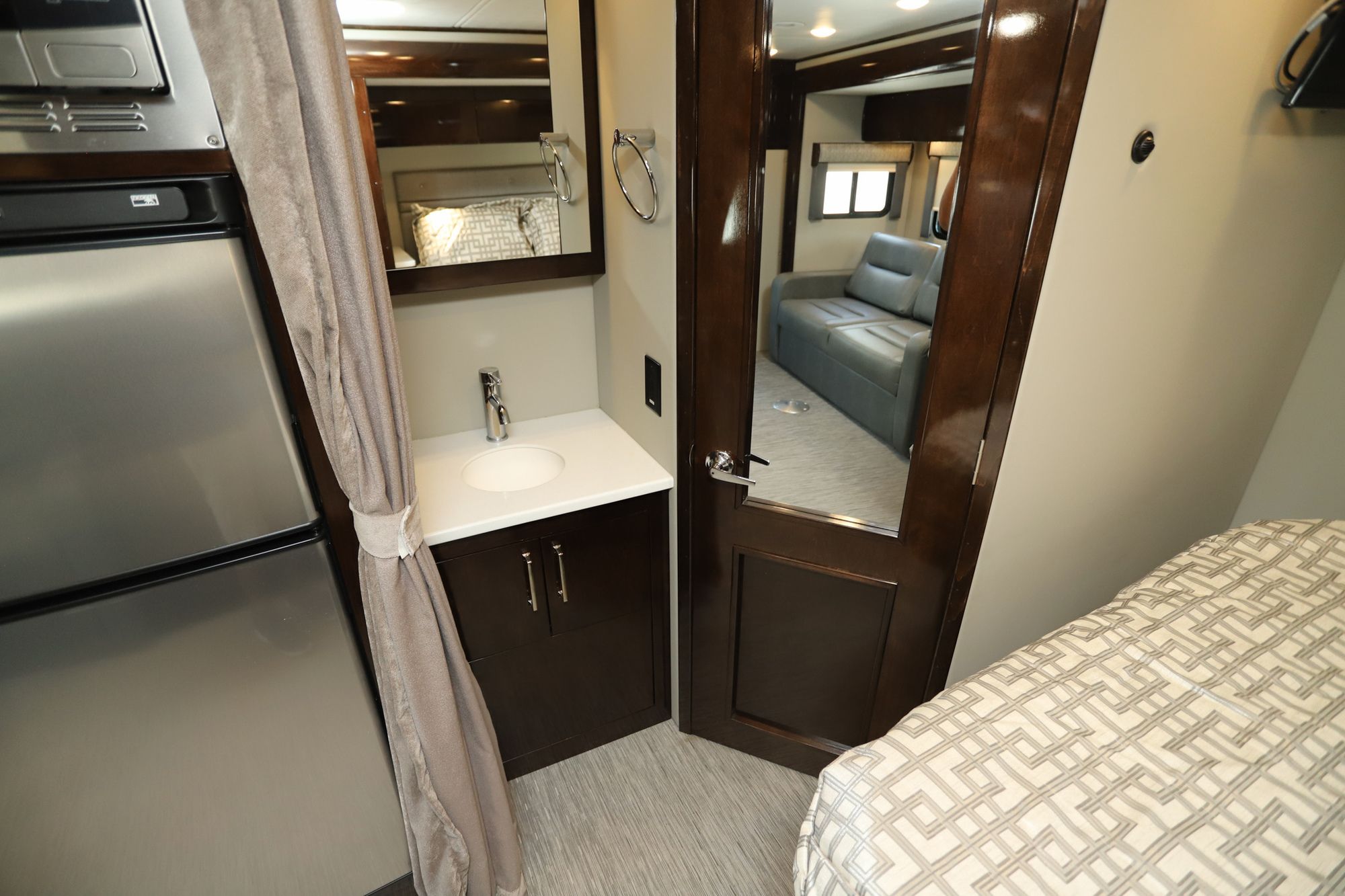 Used 2022 Renegade Rv Vienna 25VFWS Class C  For Sale