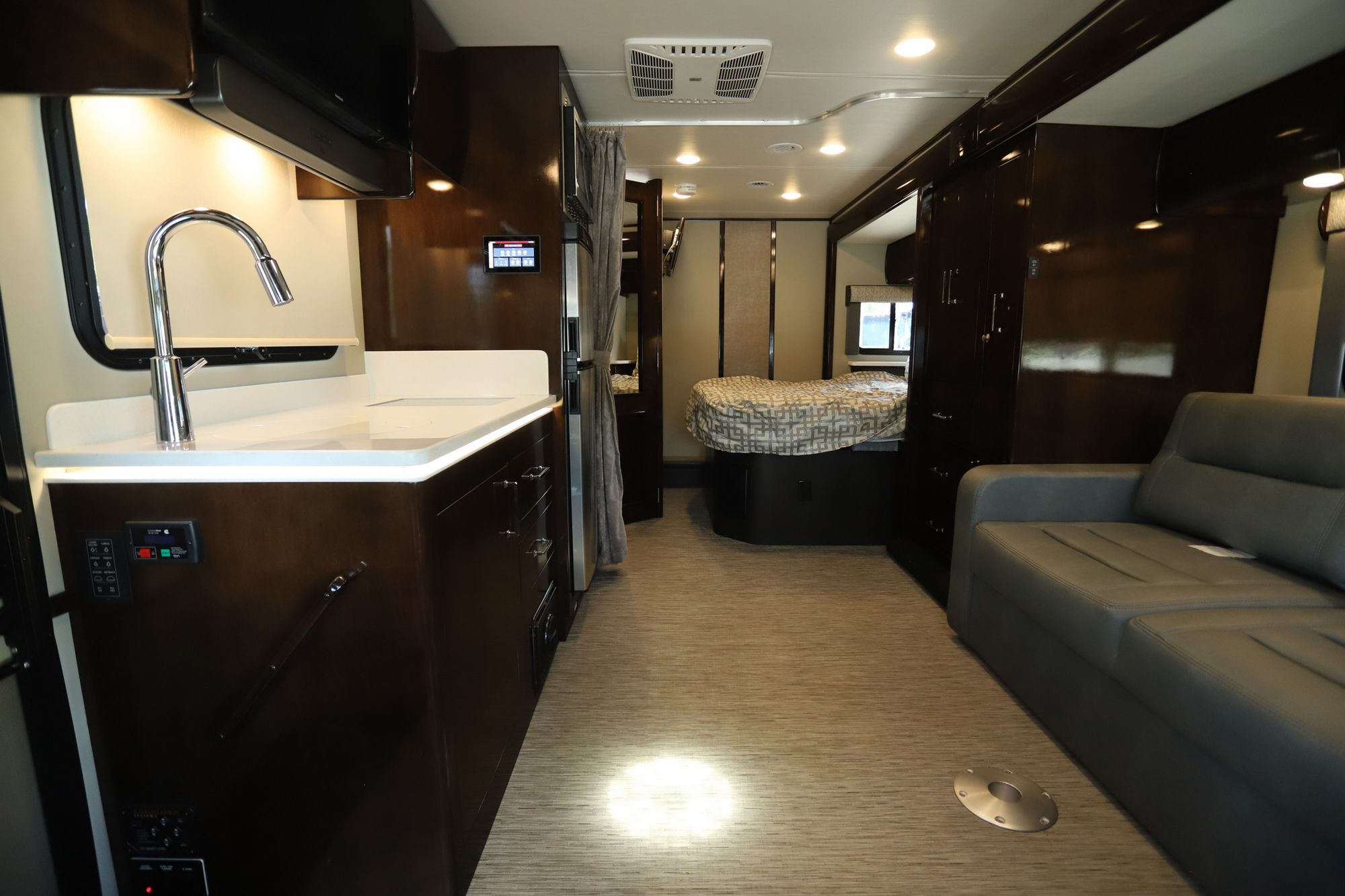 Used 2022 Renegade Rv Vienna 25VFWS Class C  For Sale