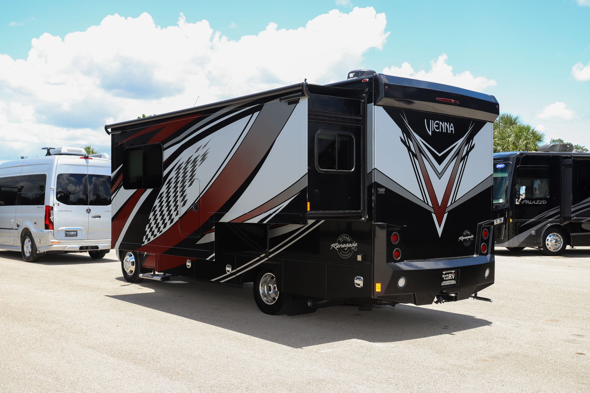 Used 2022 Renegade Rv Vienna 25VFWS Class C  For Sale