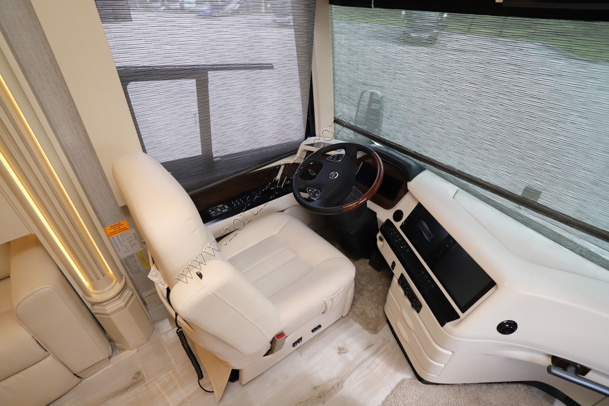 New 2022 Newmar Essex 4551 Class A  For Sale