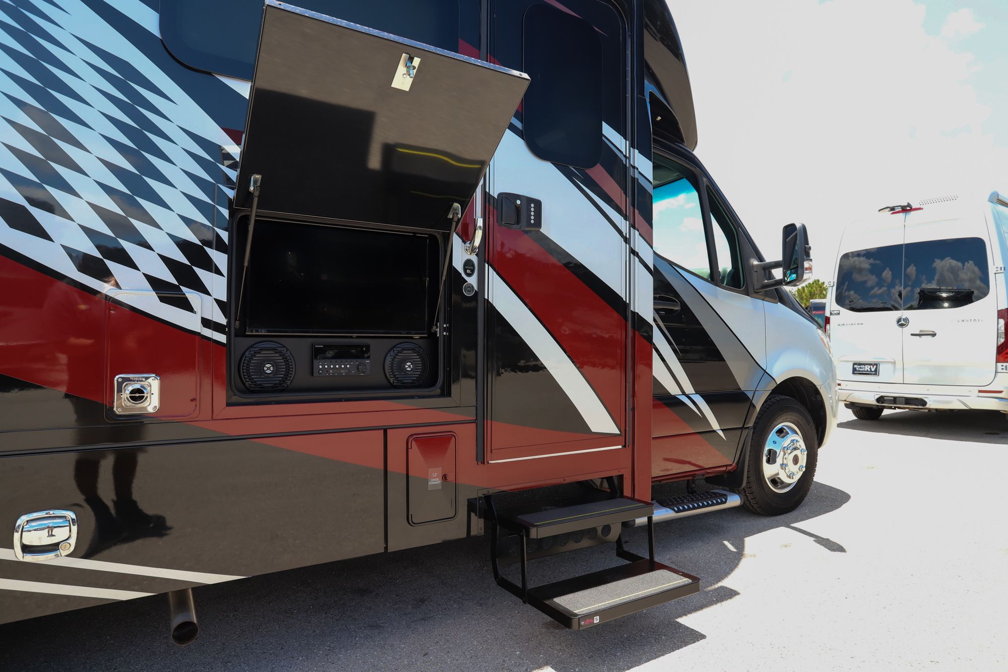 Used 2022 Renegade Rv Vienna 25VFWS Class C  For Sale