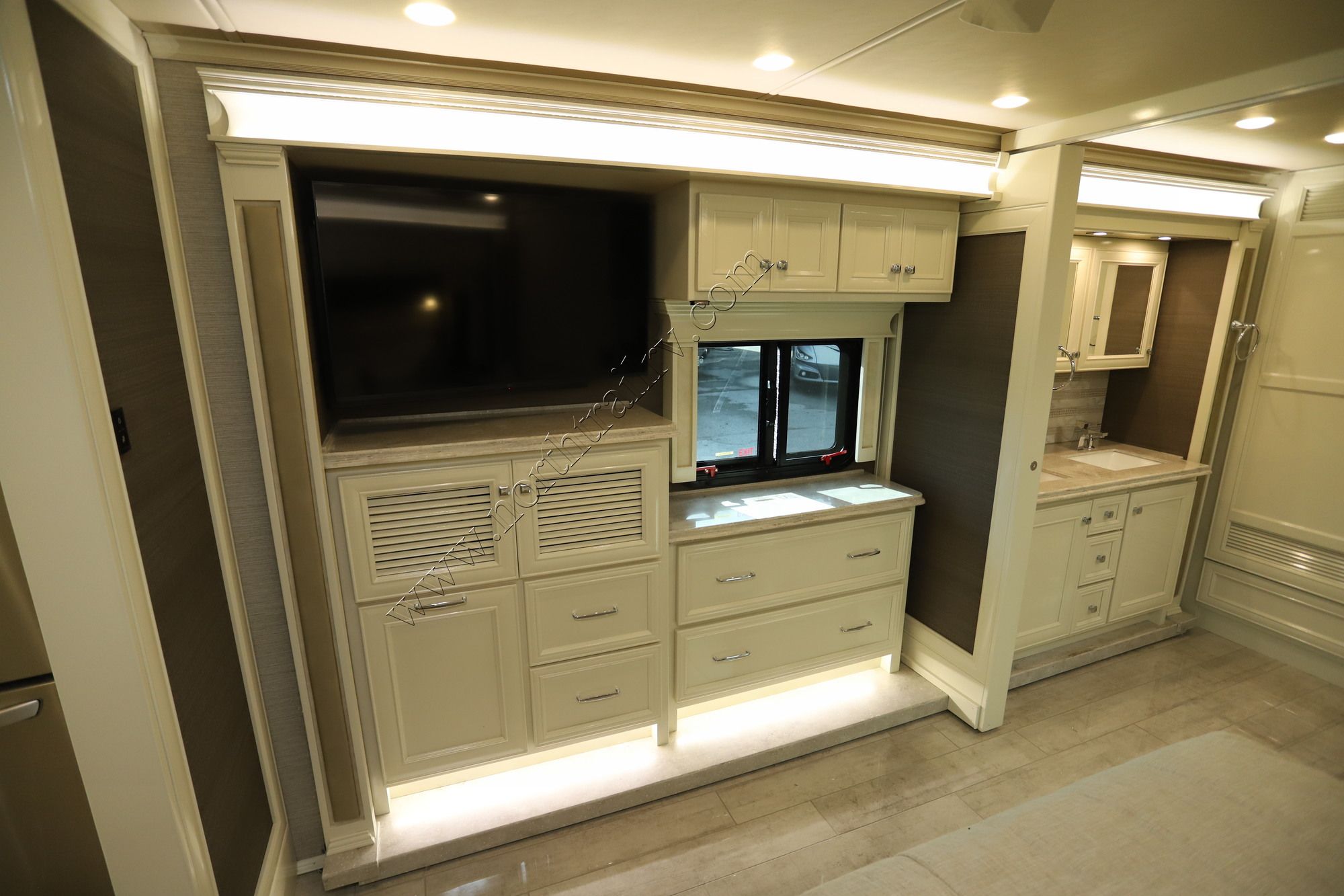 New 2022 Tiffin Motor Homes Phaeton 40IH Class A  For Sale