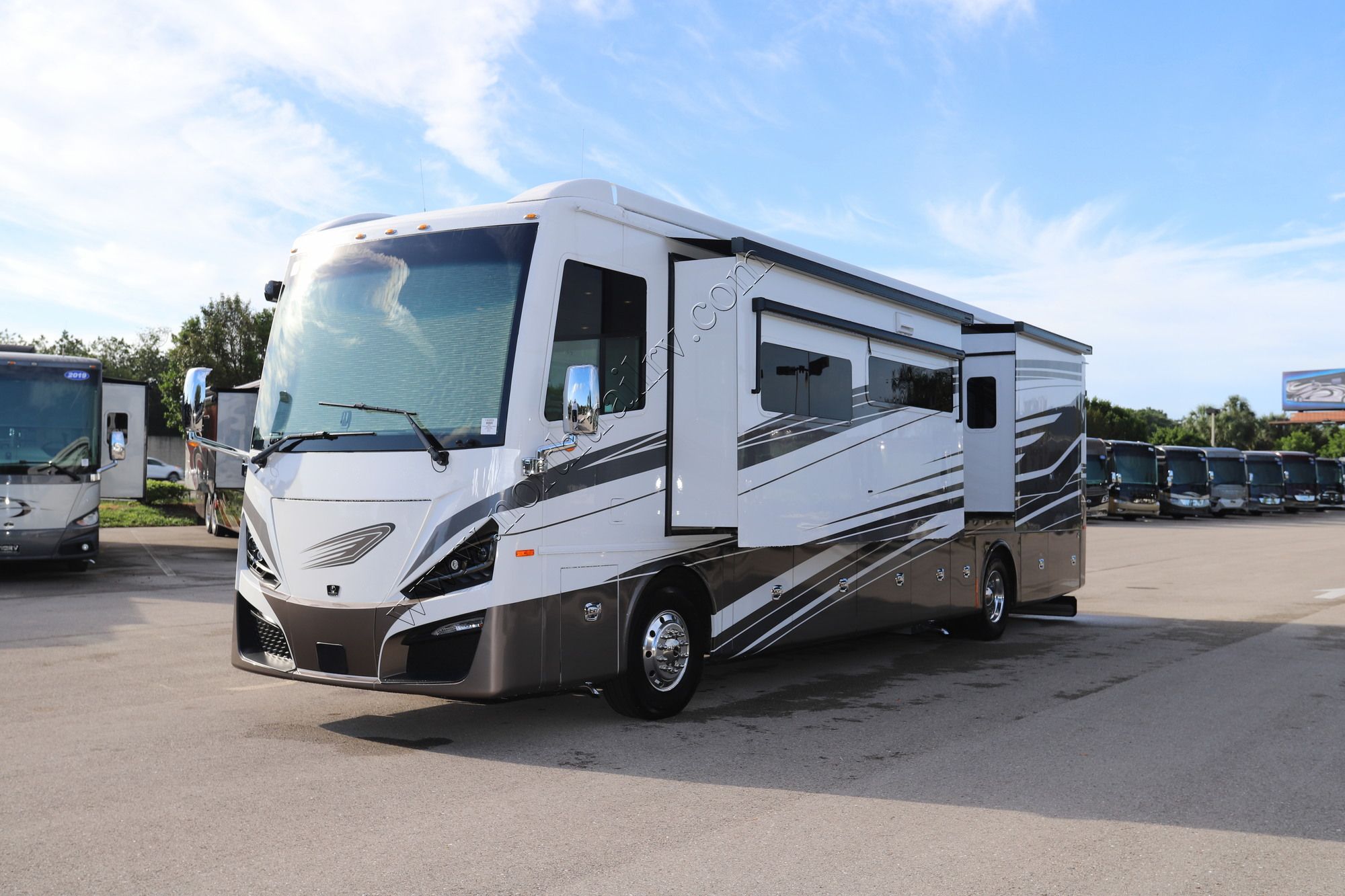 New 2022 Tiffin Motor Homes Phaeton 40IH Class A  For Sale