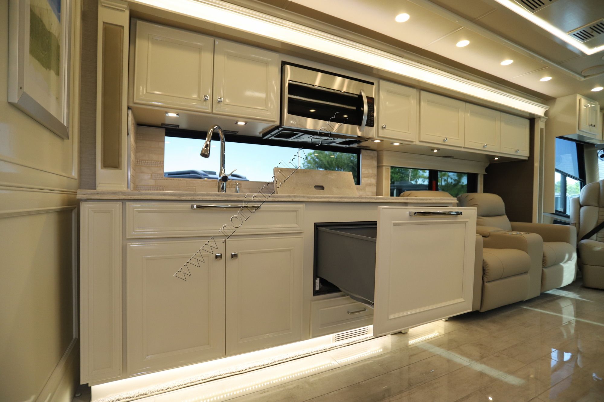 New 2022 Tiffin Motor Homes Phaeton 40IH Class A  For Sale