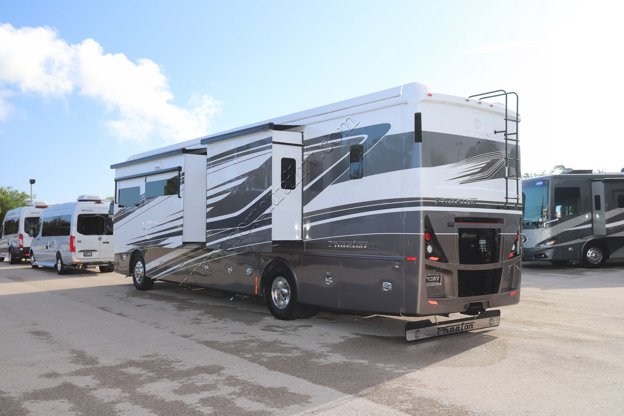 New 2022 Tiffin Motor Homes Phaeton 40IH Class A  For Sale