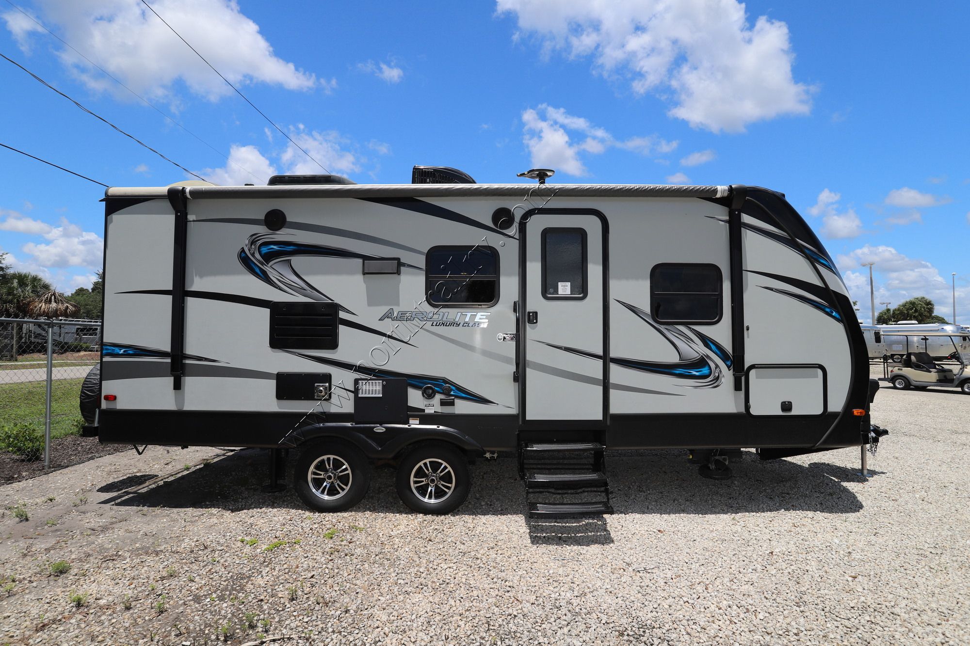 Used 2017 Dutchmen Aerolite 221BHSL Travel Trailer  For Sale