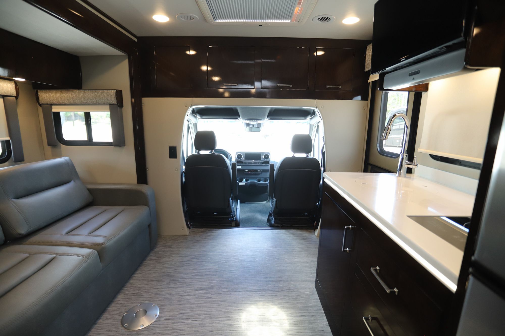 Used 2022 Renegade Rv Vienna 25VFWS Class C  For Sale