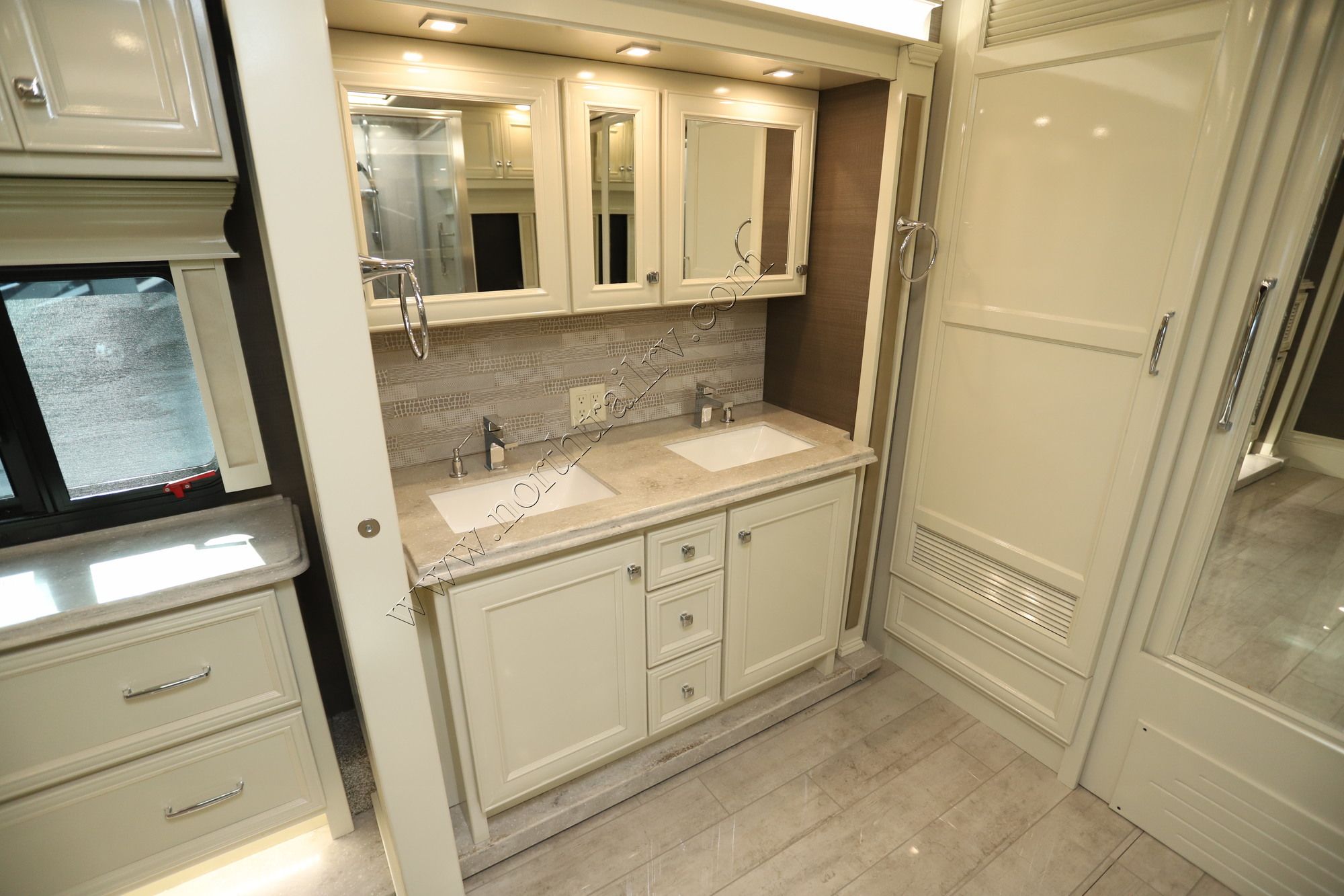 New 2022 Tiffin Motor Homes Phaeton 40IH Class A  For Sale