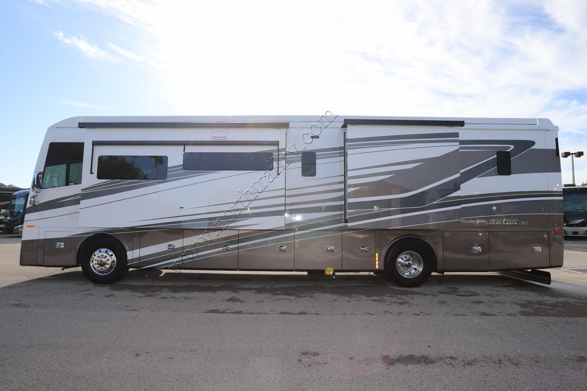 New 2022 Tiffin Motor Homes Phaeton 40IH Class A  For Sale
