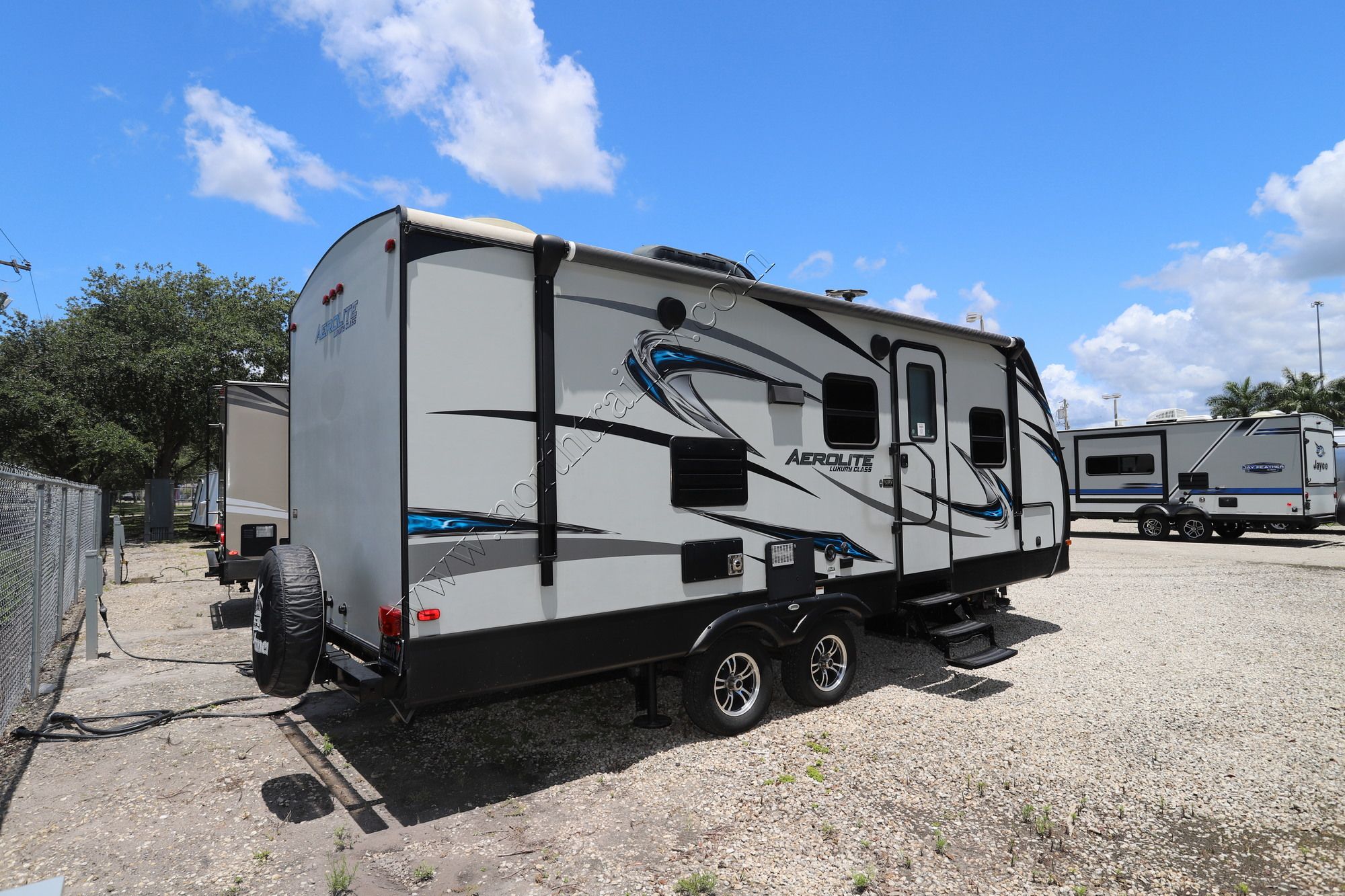 Used 2017 Dutchmen Aerolite 221BHSL Travel Trailer  For Sale