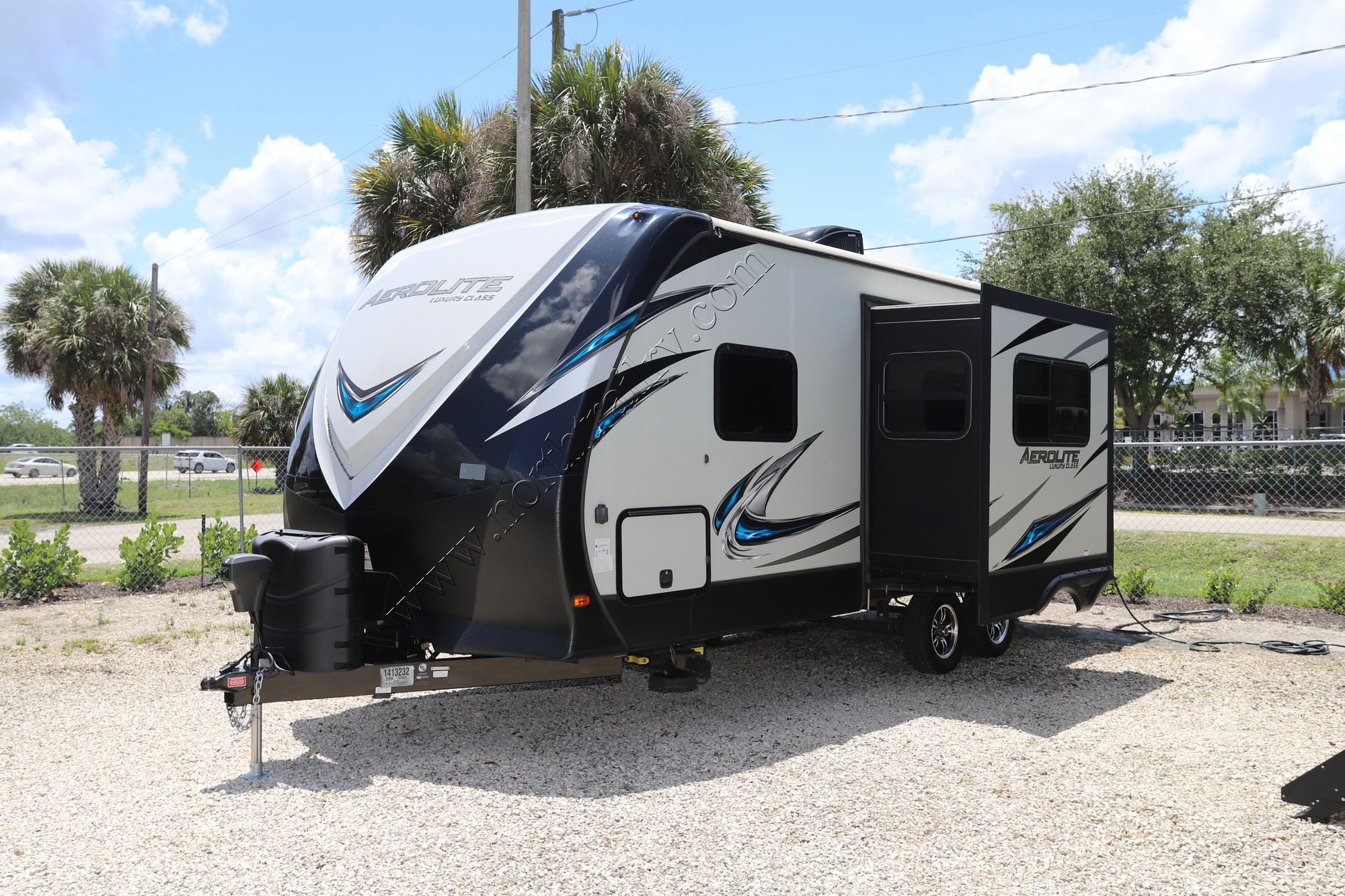 Used 2017 Dutchmen Aerolite 221BHSL Travel Trailer  For Sale