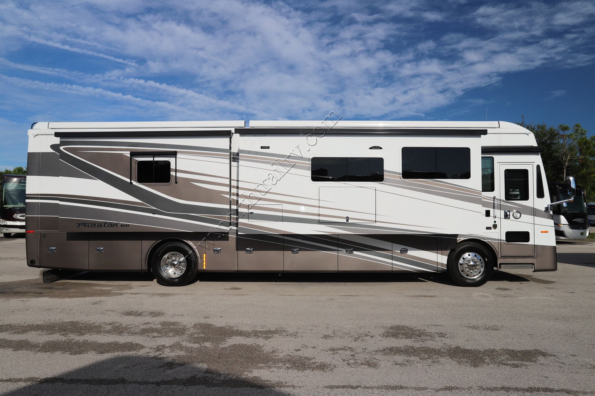 New 2022 Tiffin Motor Homes Phaeton 40IH Class A  For Sale
