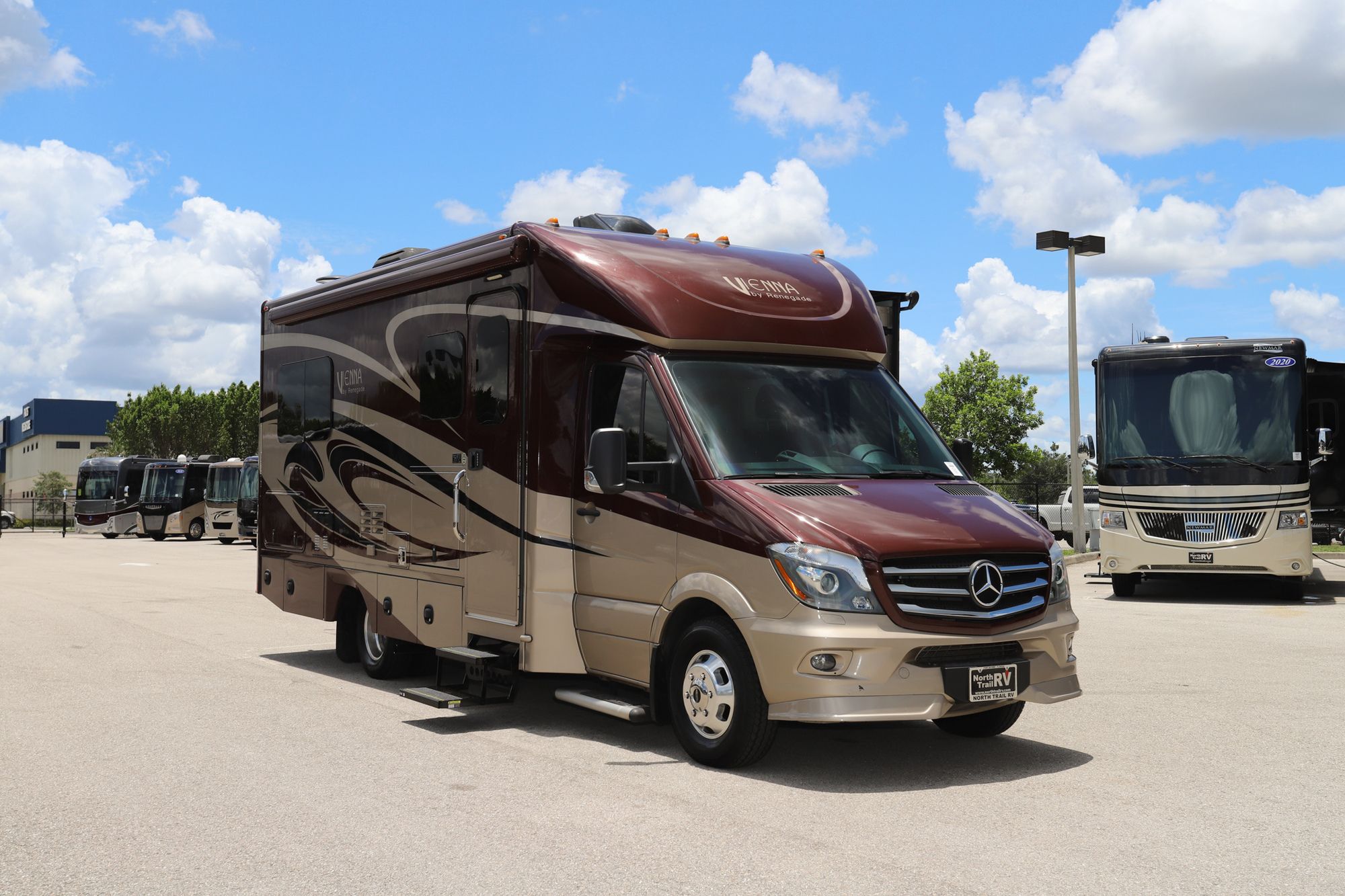Used 2017 Renegade Rv Vienna 25VUBC Class C  For Sale