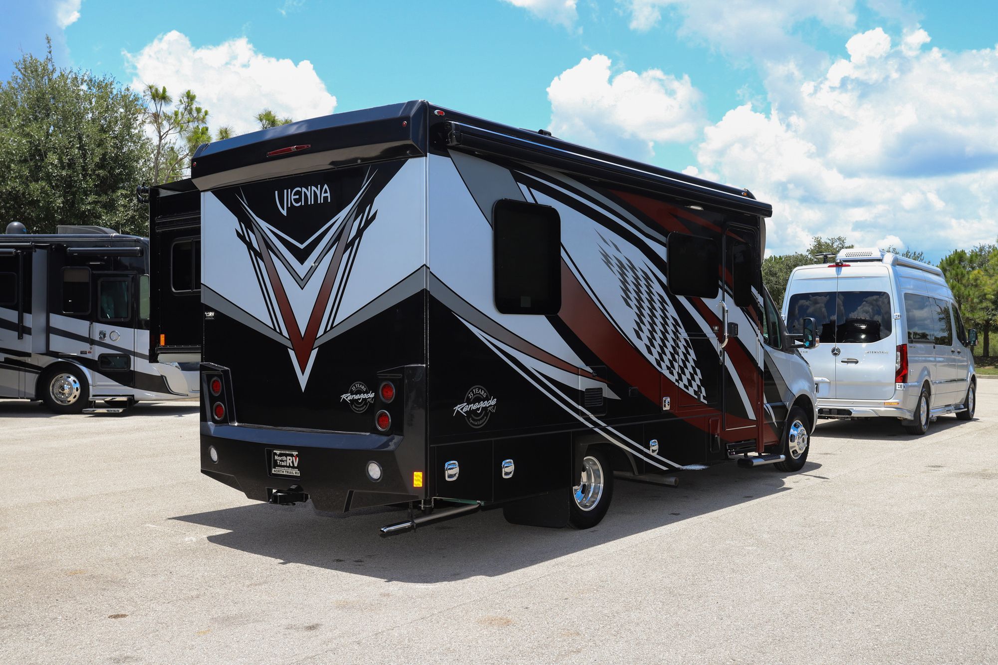 Used 2022 Renegade Rv Vienna 25VFWS Class C  For Sale