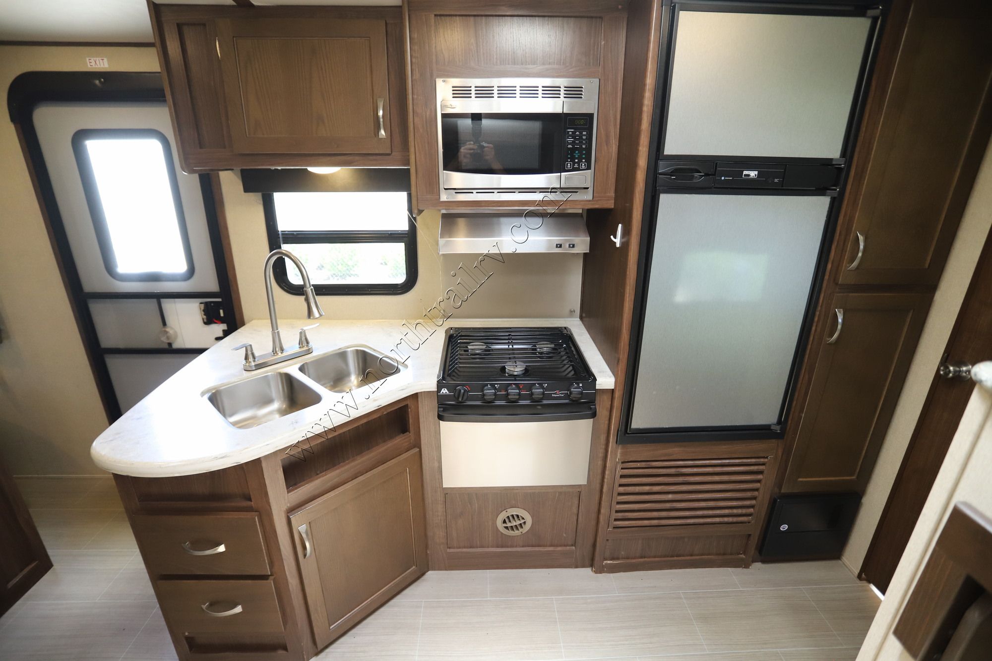 Used 2017 Dutchmen Aerolite 221BHSL Travel Trailer  For Sale