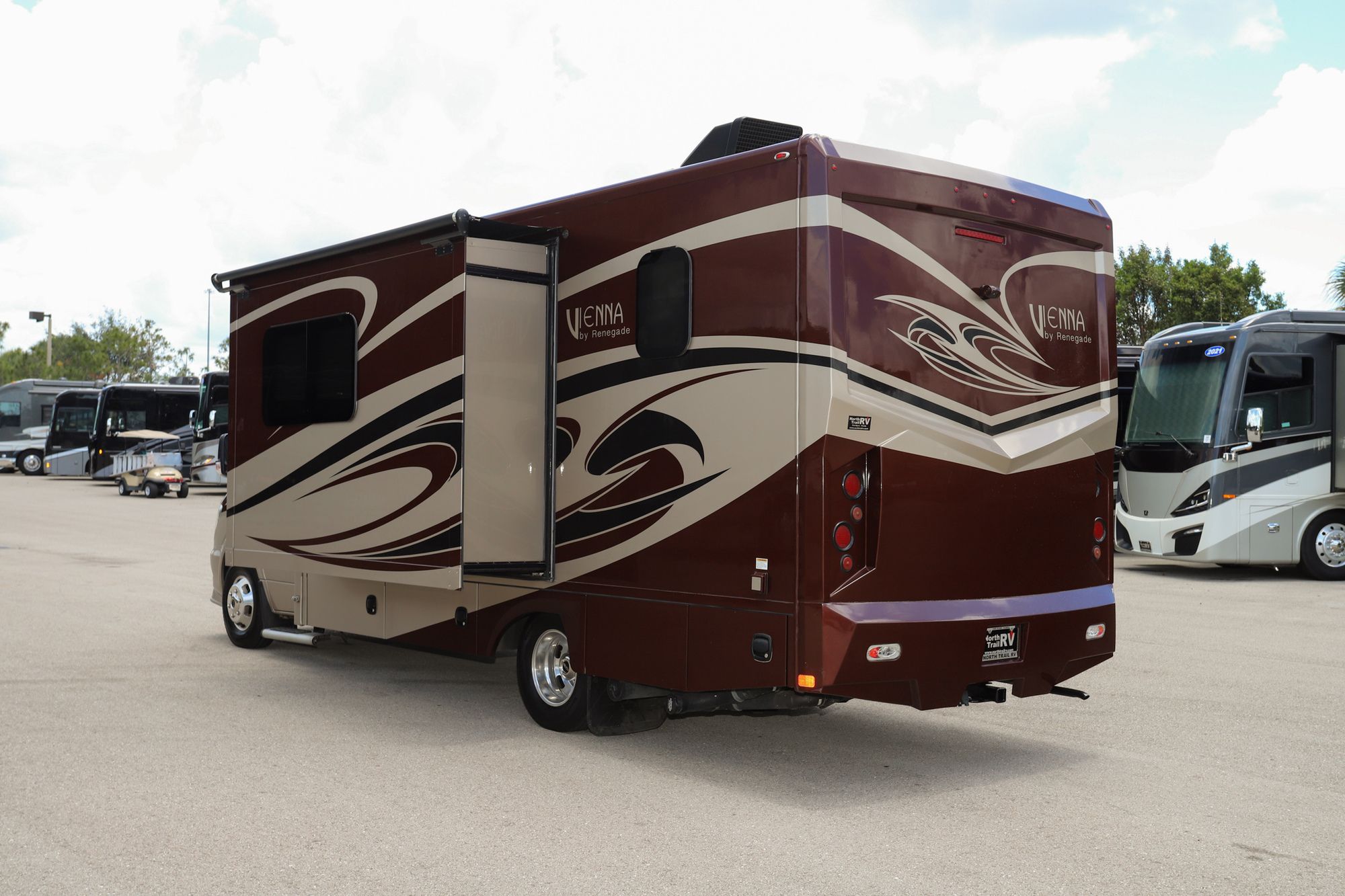 Used 2017 Renegade Rv Vienna 25VUCB Class C  For Sale