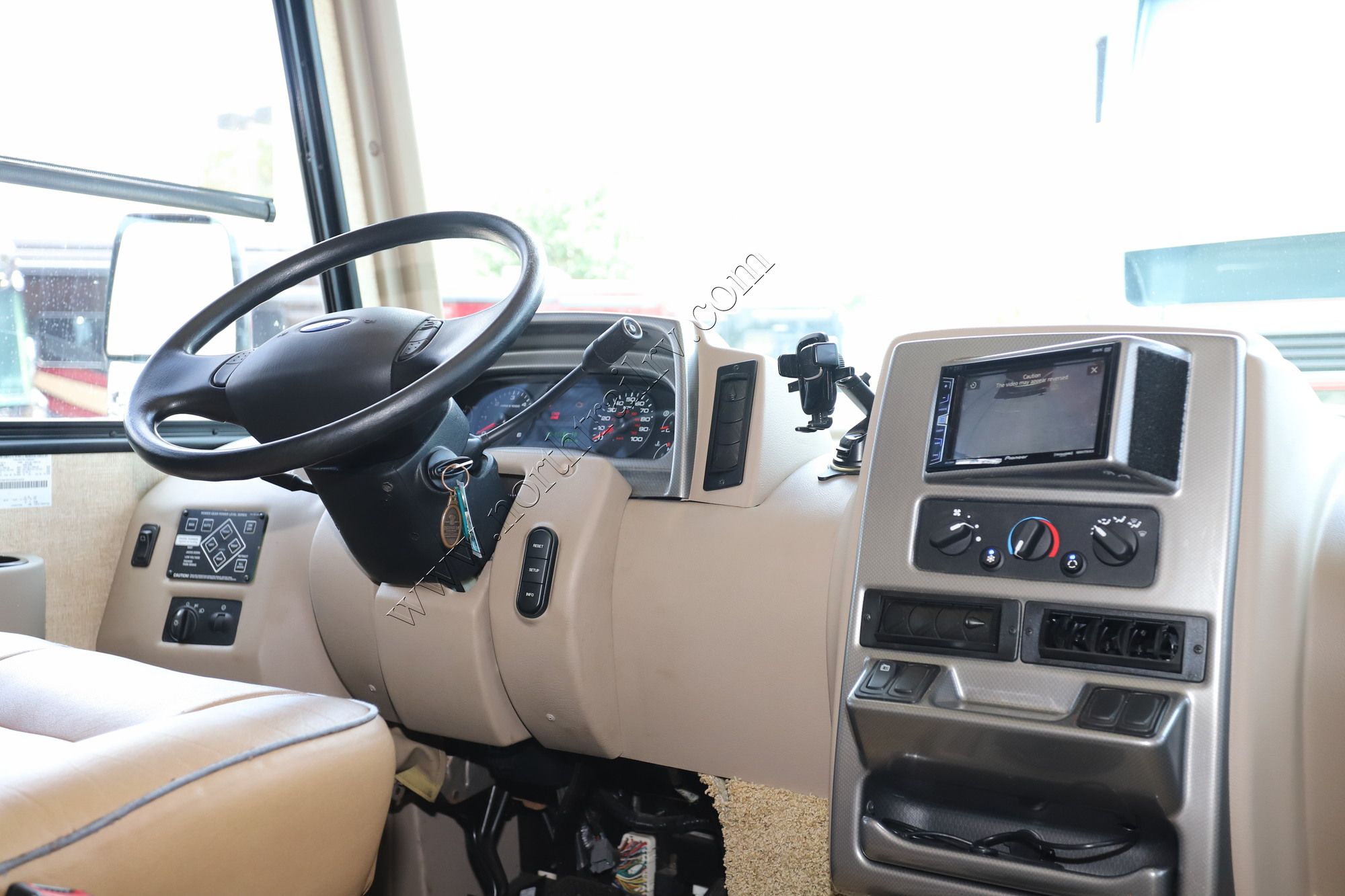 Used 2017 Winnebago Vista 29VE Class A  For Sale