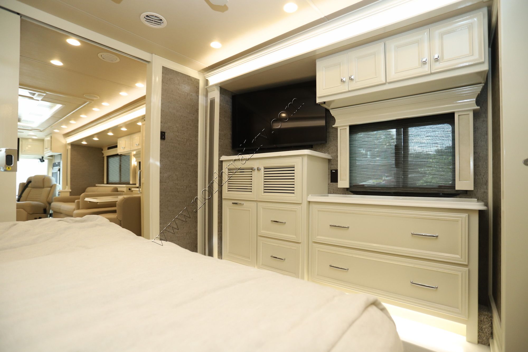 New 2022 Tiffin Motor Homes Phaeton 40IH Class A  For Sale