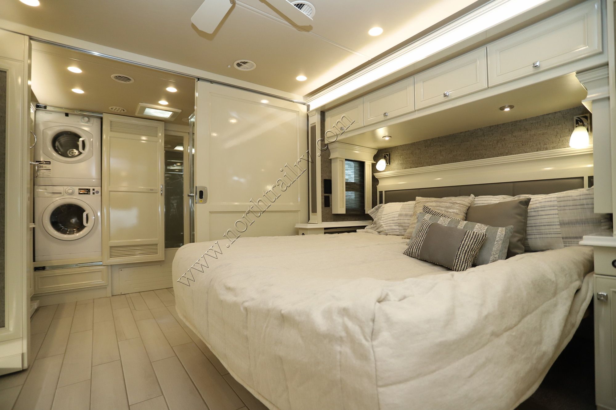 New 2022 Tiffin Motor Homes Phaeton 40IH Class A  For Sale