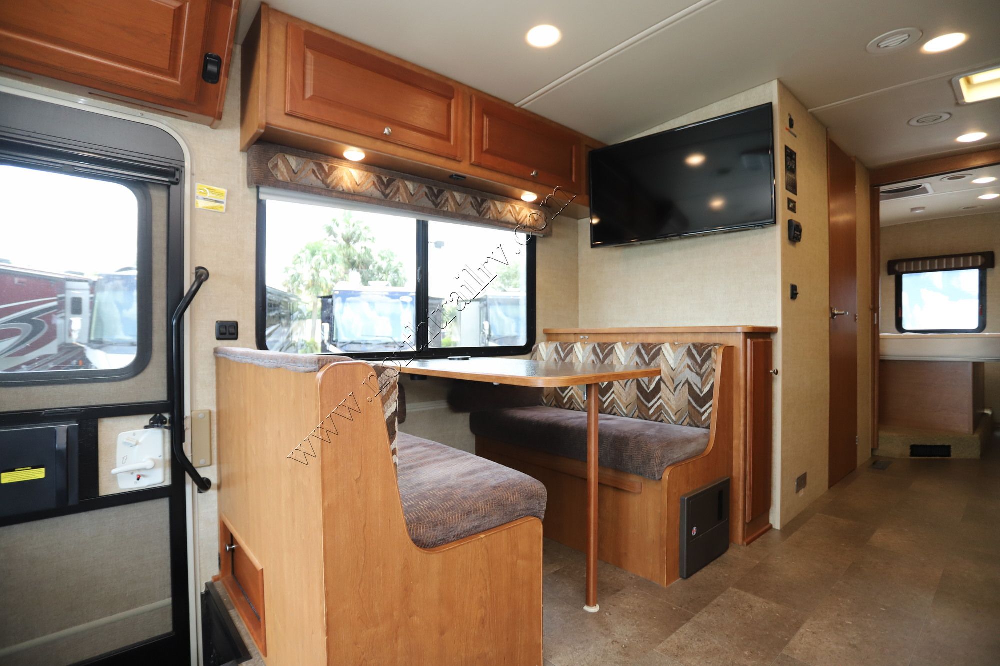 Used 2017 Winnebago Vista 29VE Class A  For Sale