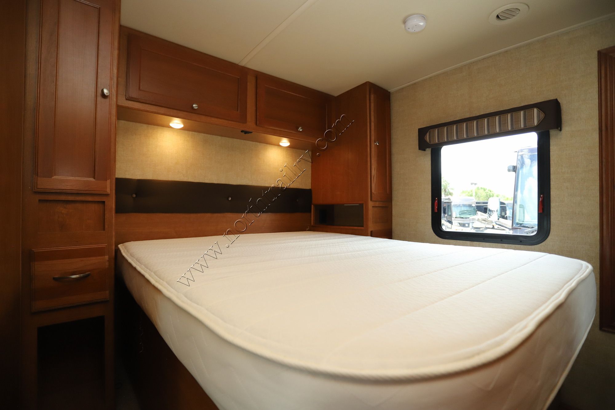 Used 2017 Winnebago Vista 29VE Class A  For Sale