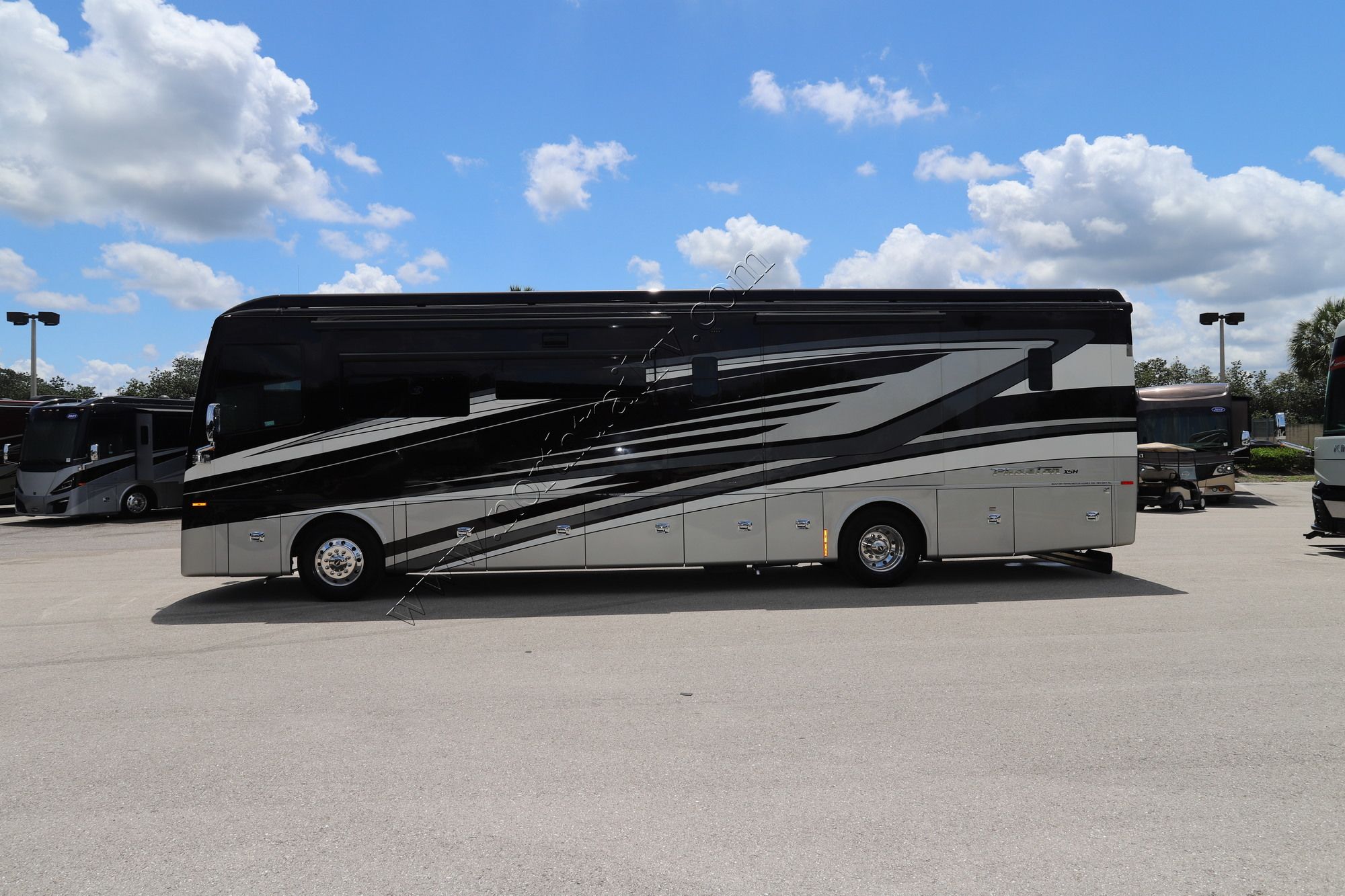 New 2022 Tiffin Motor Homes Phaeton 40IH Class A  For Sale