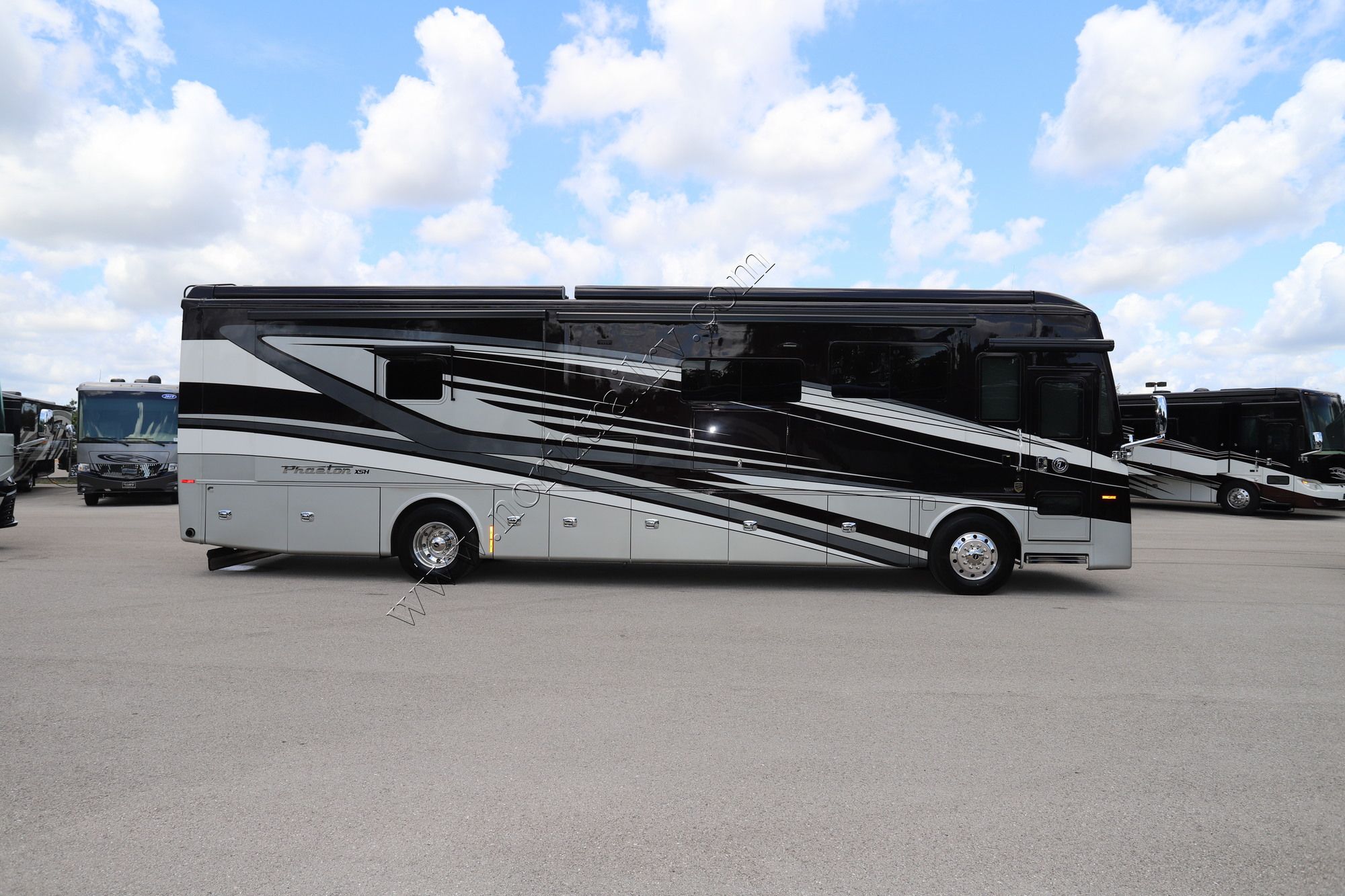 New 2022 Tiffin Motor Homes Phaeton 40IH Class A  For Sale