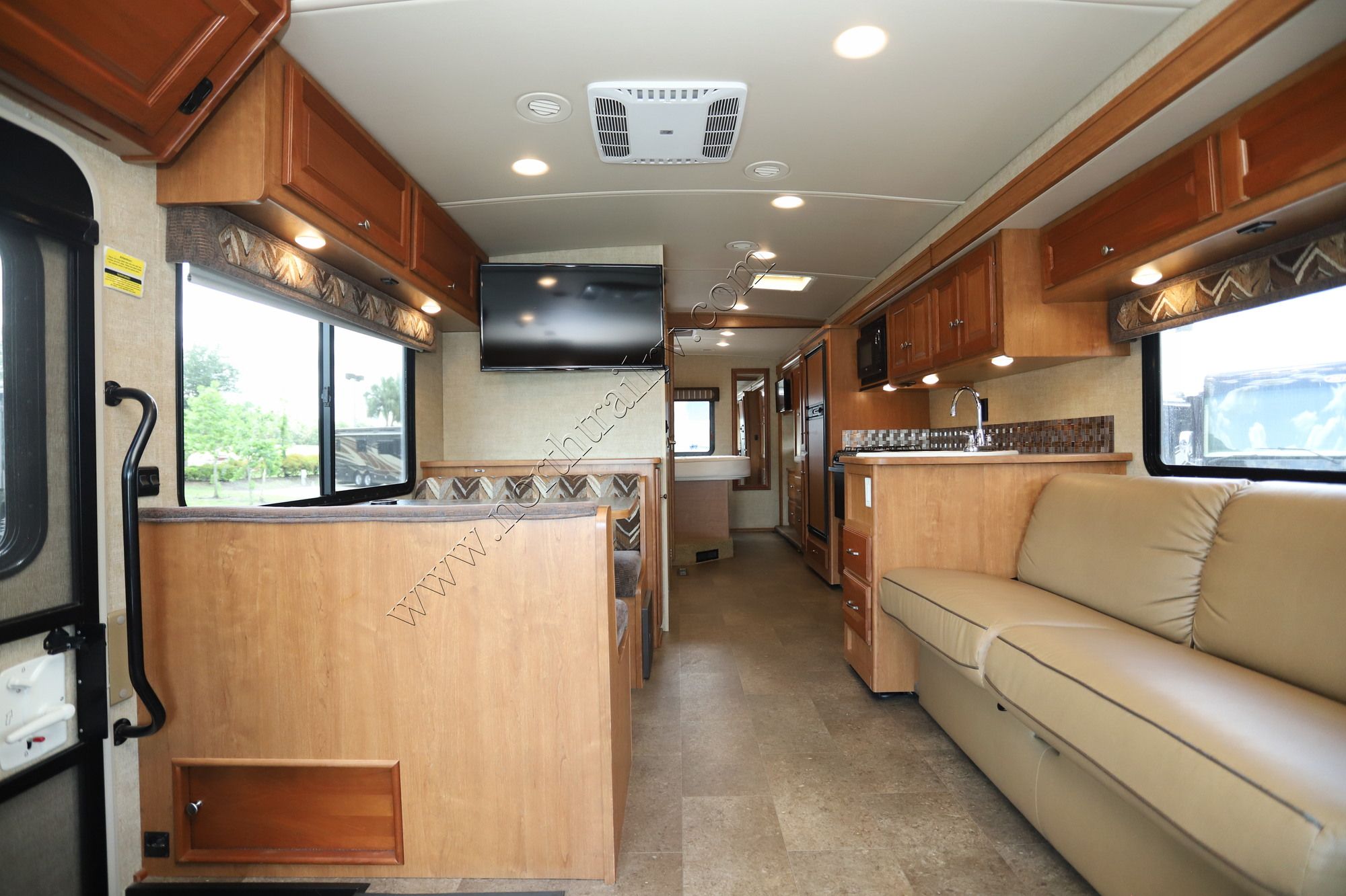 Used 2017 Winnebago Vista 29VE Class A  For Sale