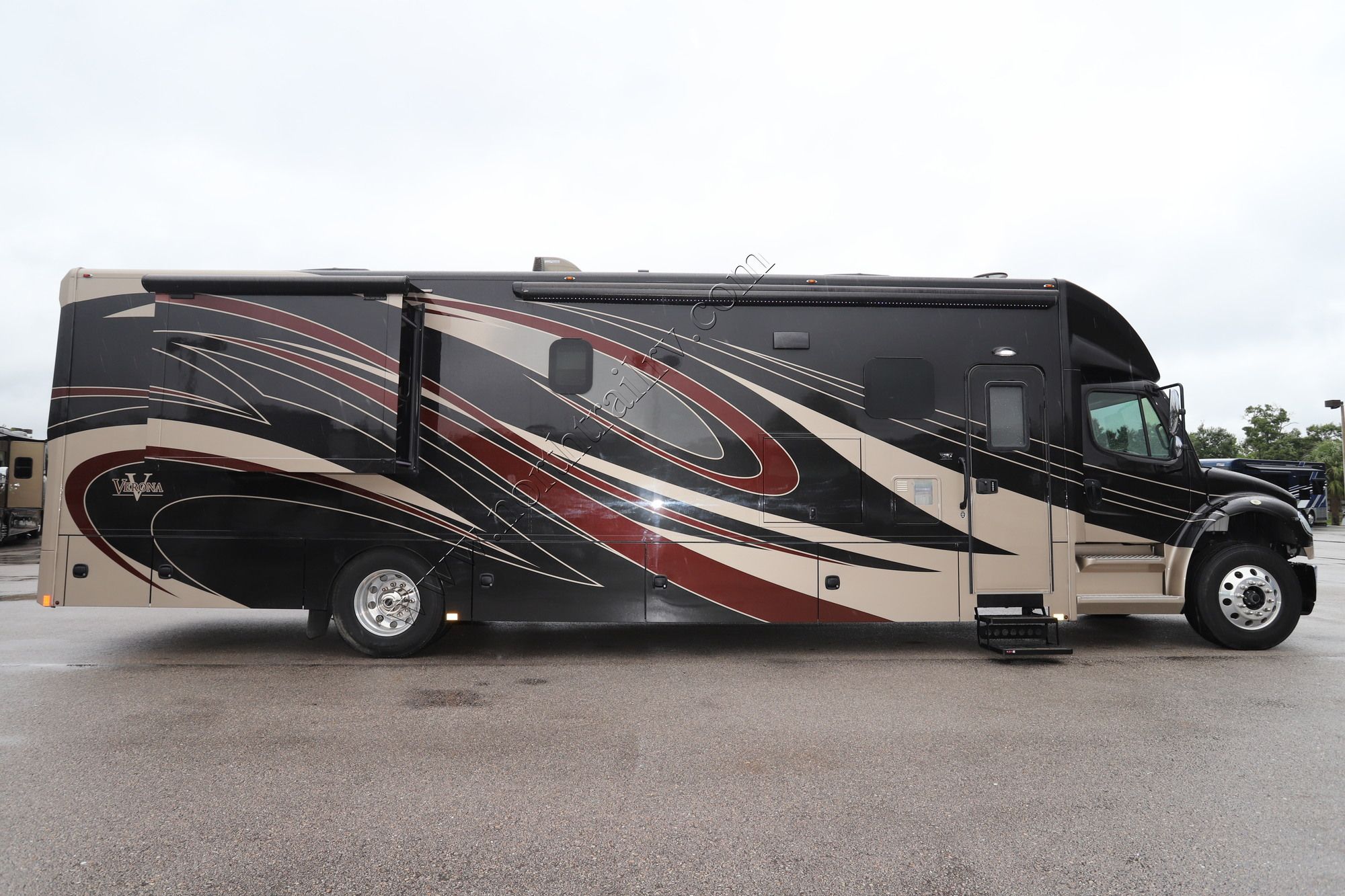 Used 2018 Renegade Rv Verona 40VRB Super C  For Sale