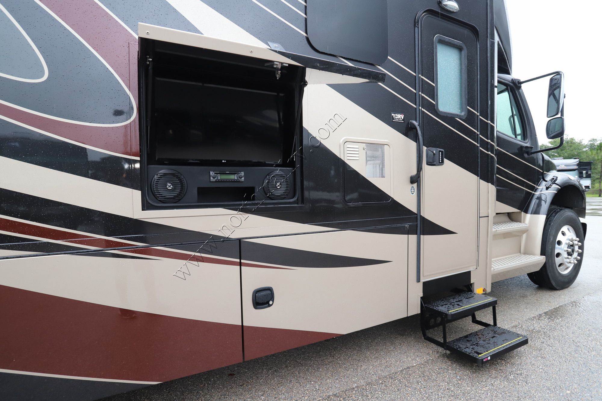 Used 2018 Renegade Rv Verona 40VRB Super C  For Sale