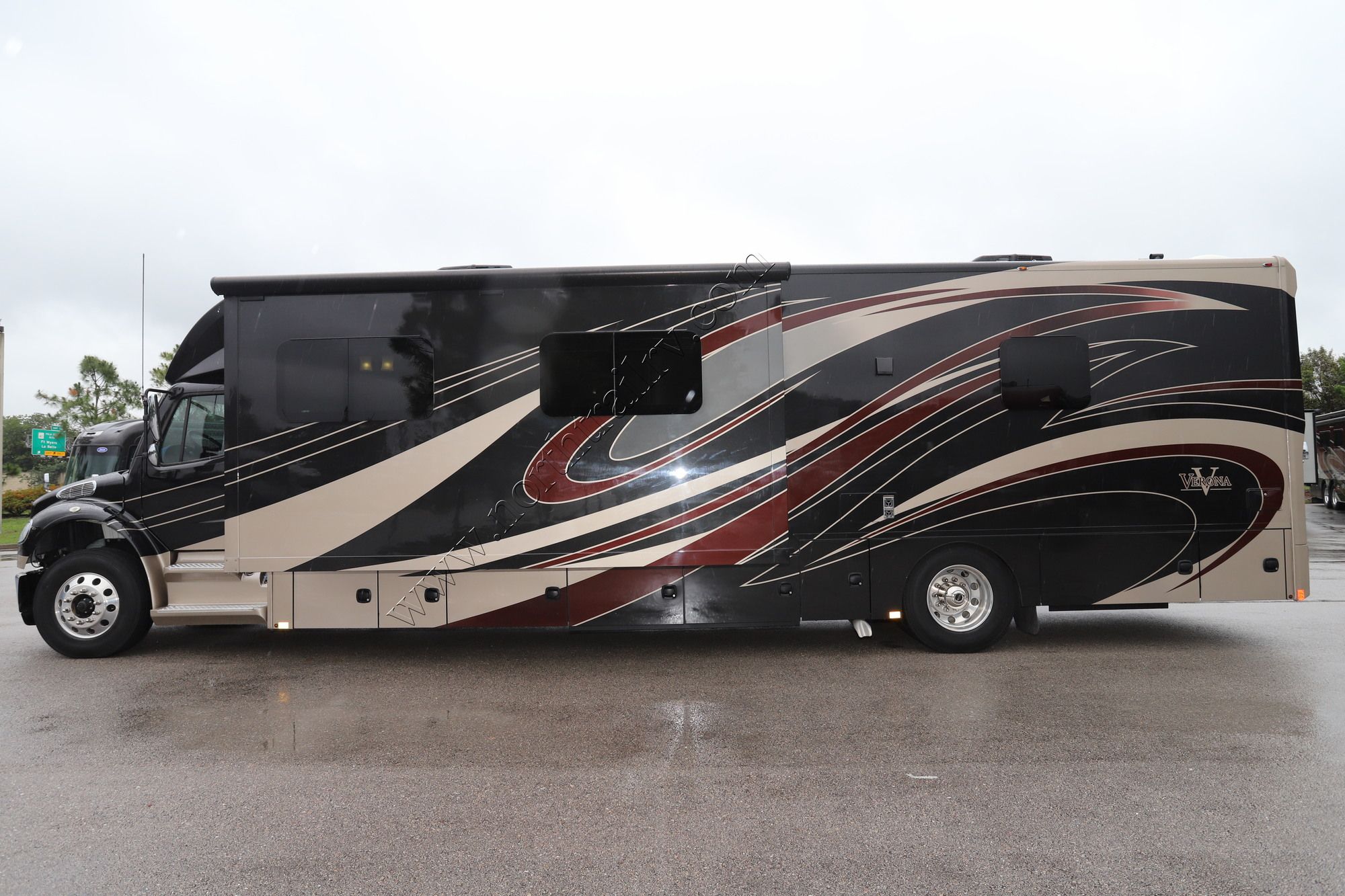 Used 2018 Renegade Rv Verona 40VRB Super C  For Sale