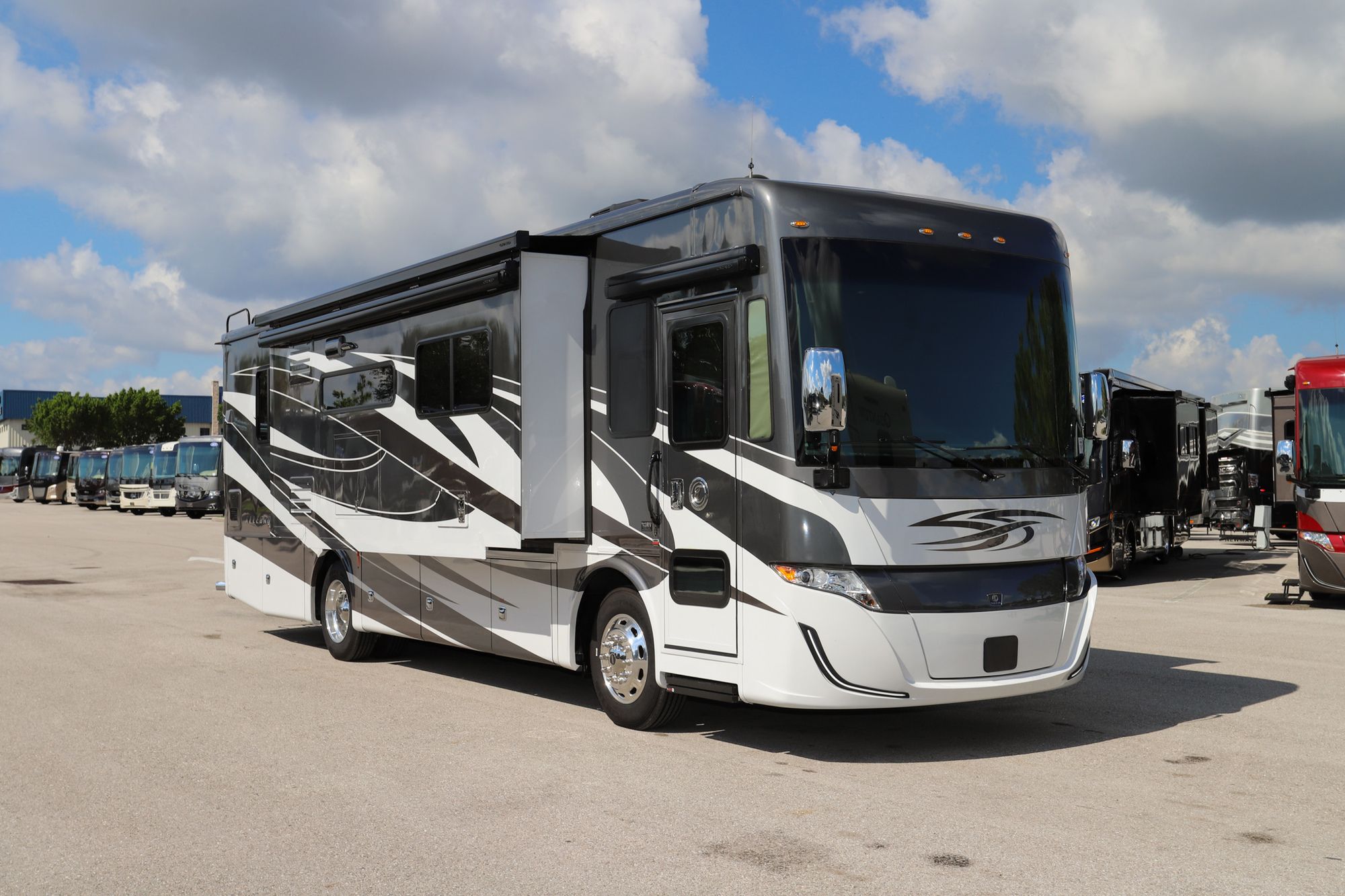 Used 2022 Tiffin Motor Homes Allegro Red 33AL Class A  For Sale