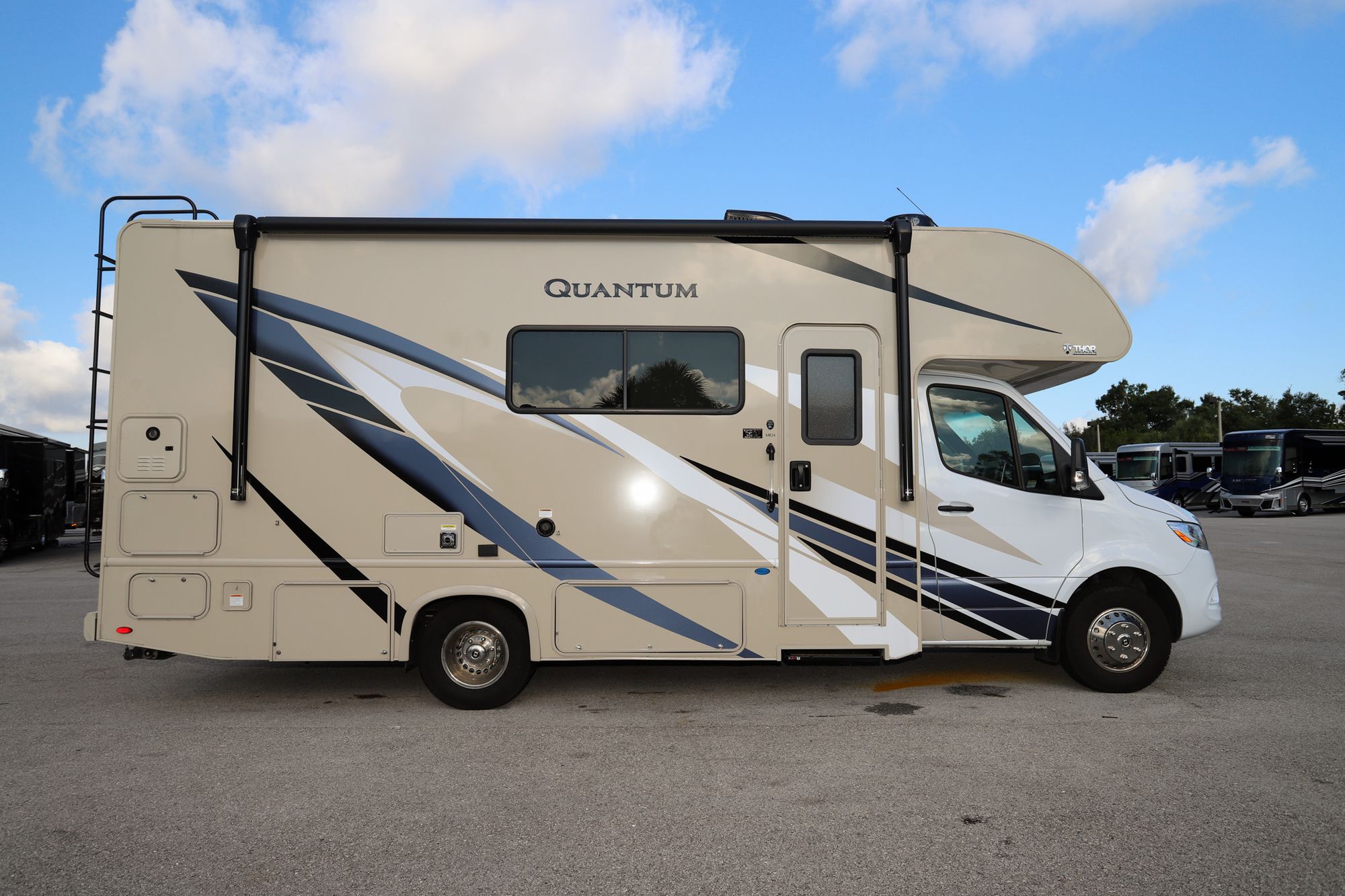 Used 2022 Thor Quantum 24MB Class C  For Sale