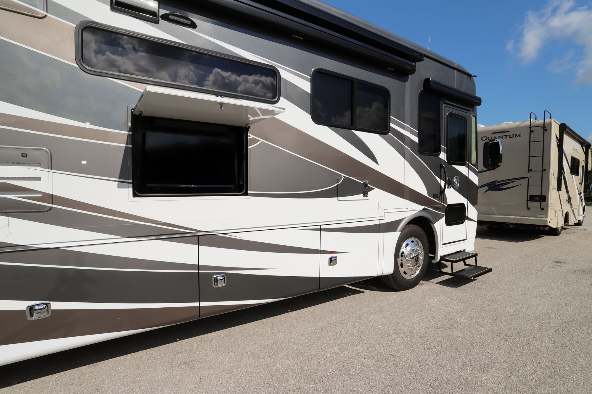 Used 2022 Tiffin Motor Homes Allegro Red 33AL Class A  For Sale