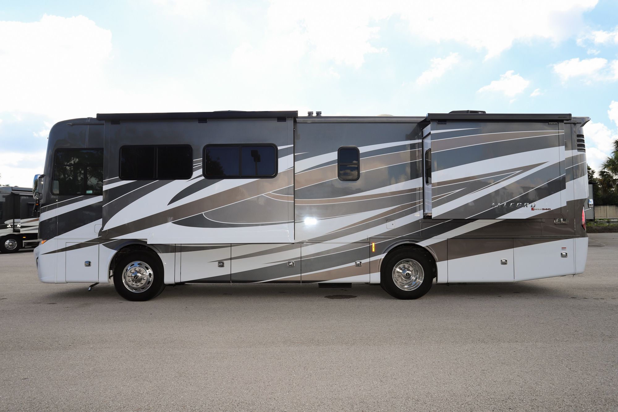 Used 2022 Tiffin Motor Homes Allegro Red 33AL Class A  For Sale