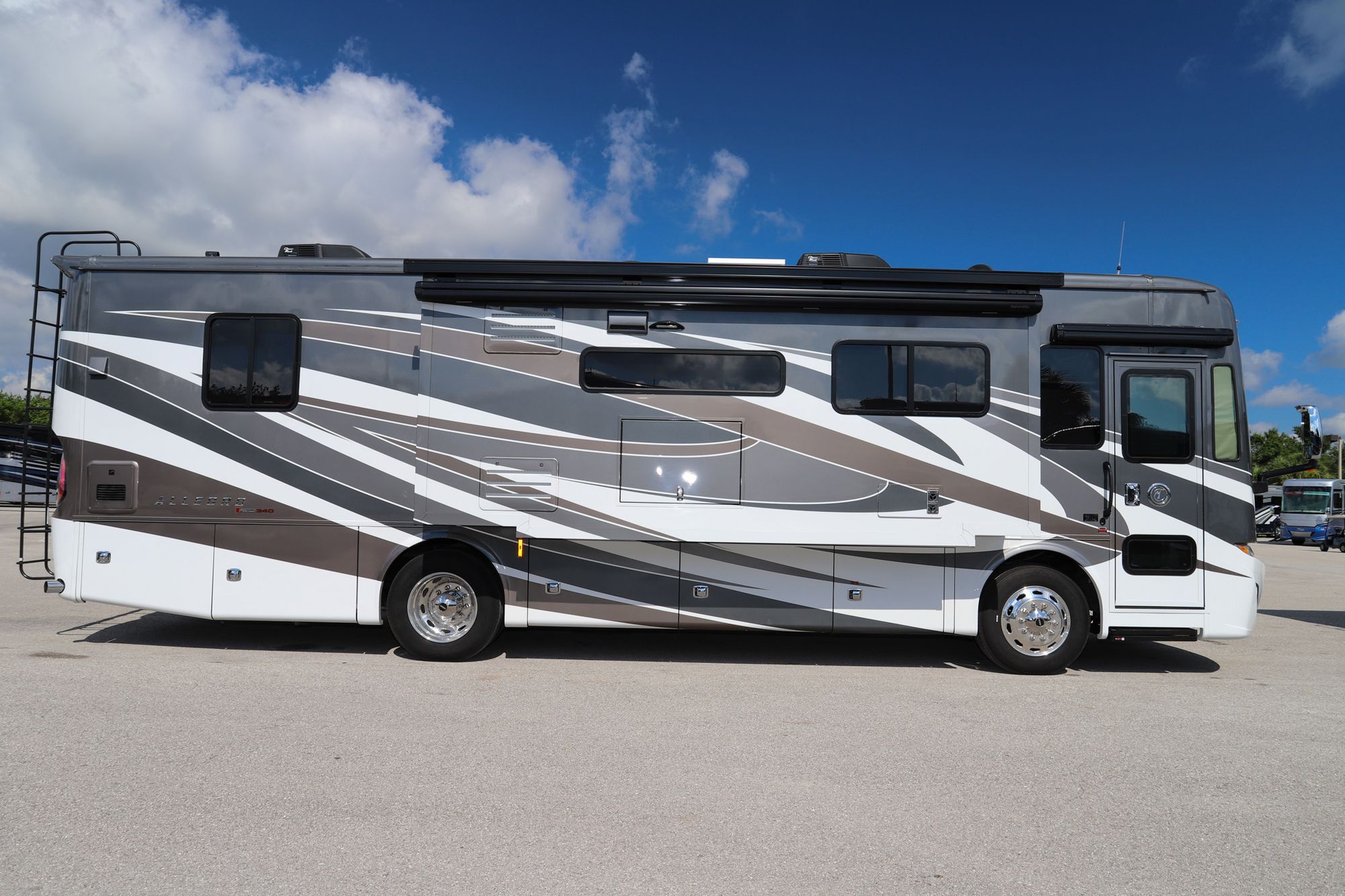 Used 2022 Tiffin Motor Homes Allegro Red 33AL Class A  For Sale