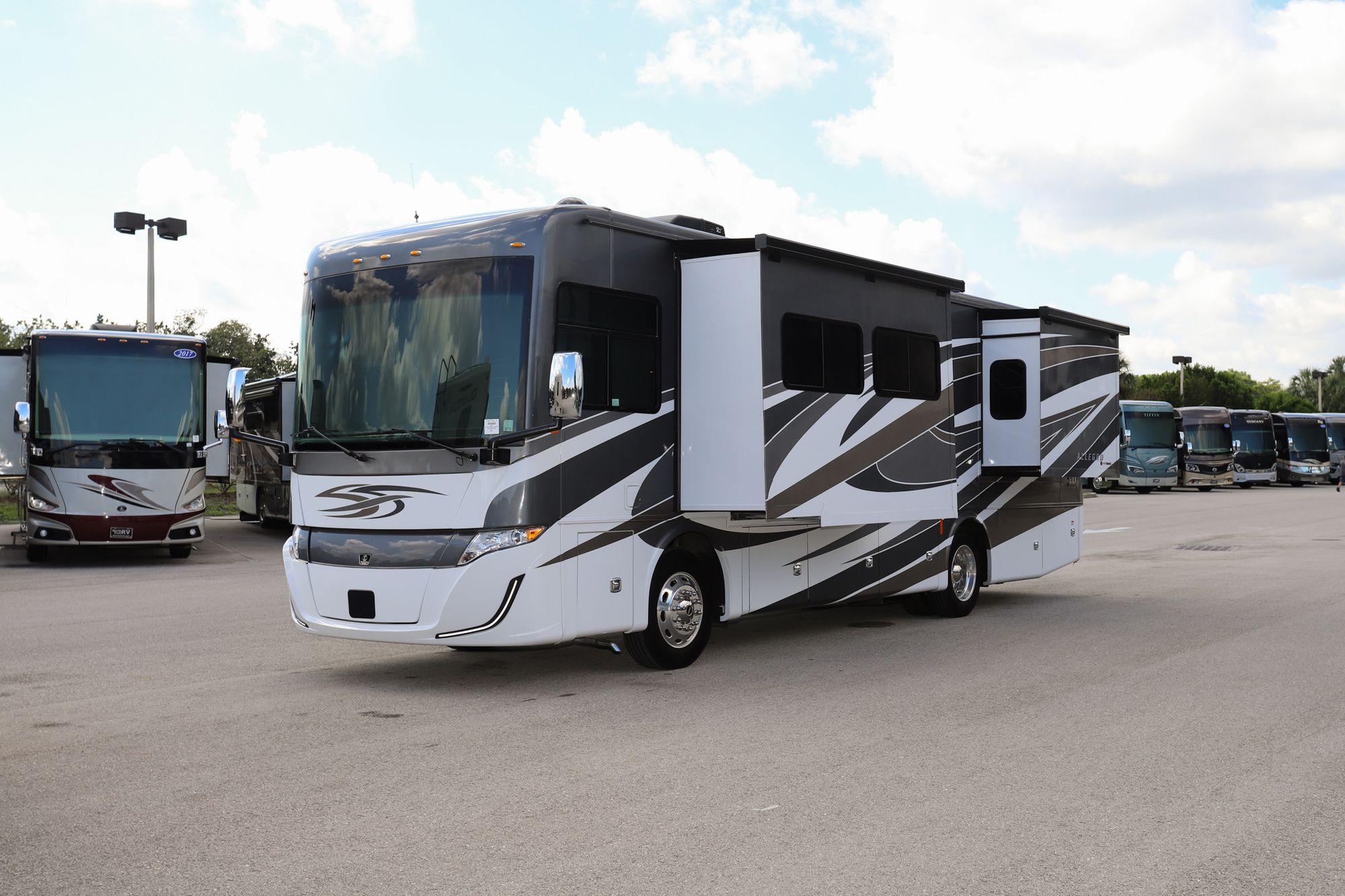 Used 2022 Tiffin Motor Homes Allegro Red 33AL Class A  For Sale