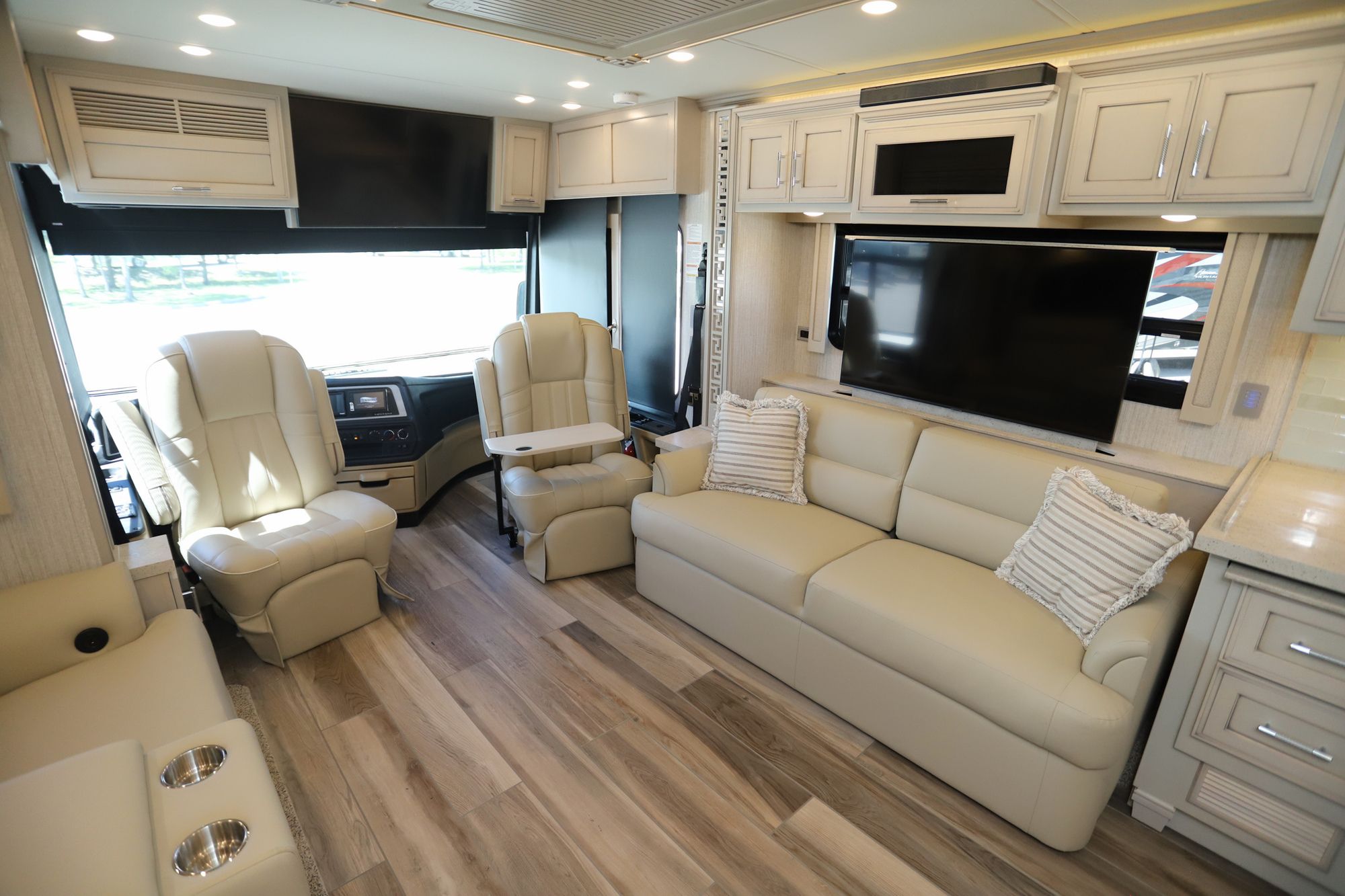 New 2022 Newmar Ventana 4369 Class A  For Sale