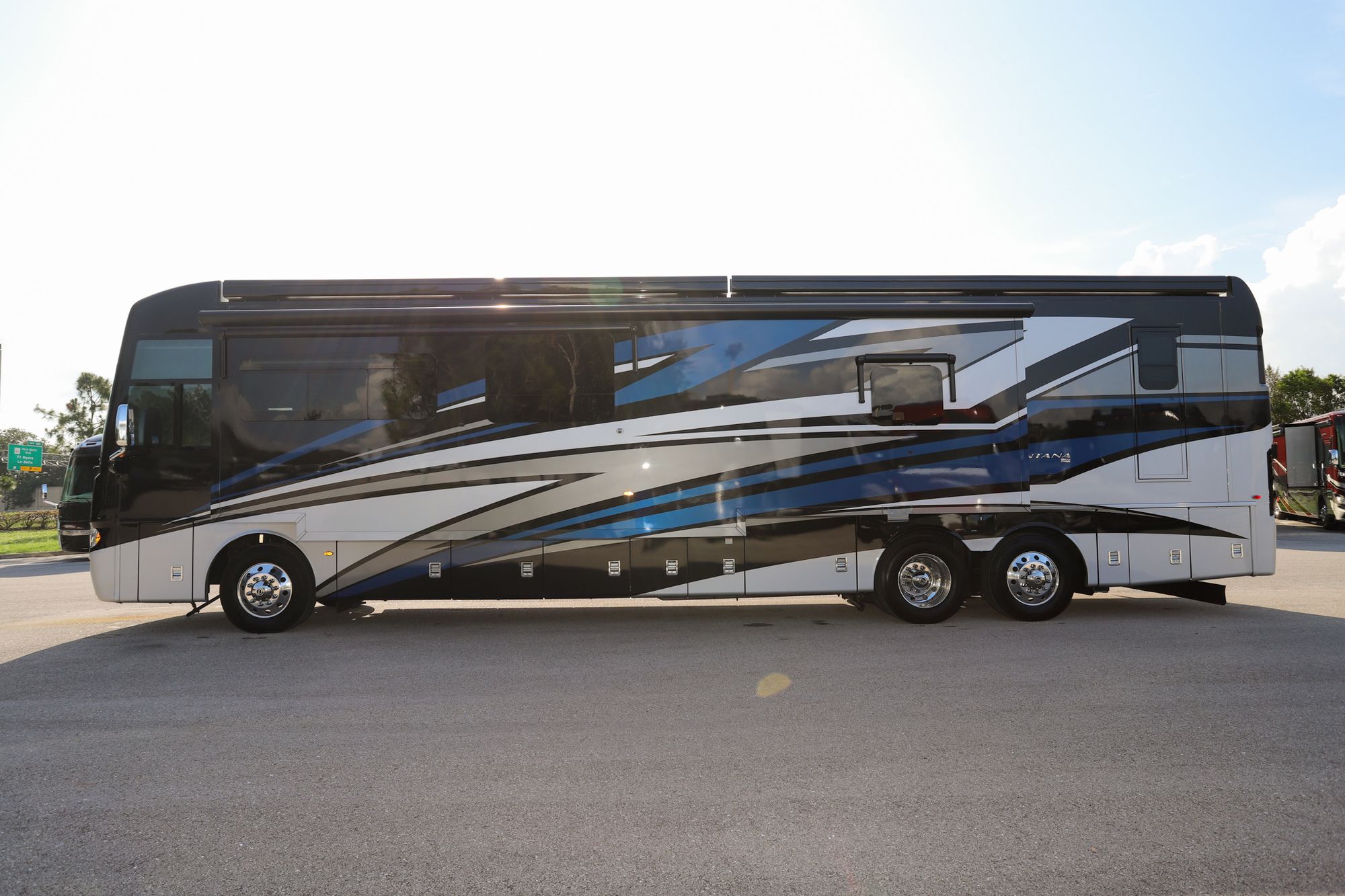 Used 2020 Newmar Ventana 4369 Class A  For Sale