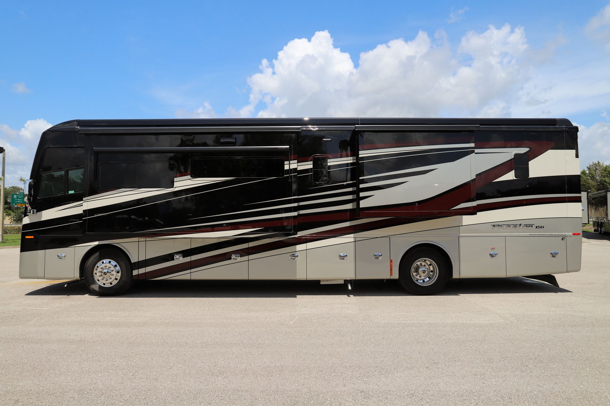 New 2022 Tiffin Motor Homes Phaeton 40IH Class A  For Sale