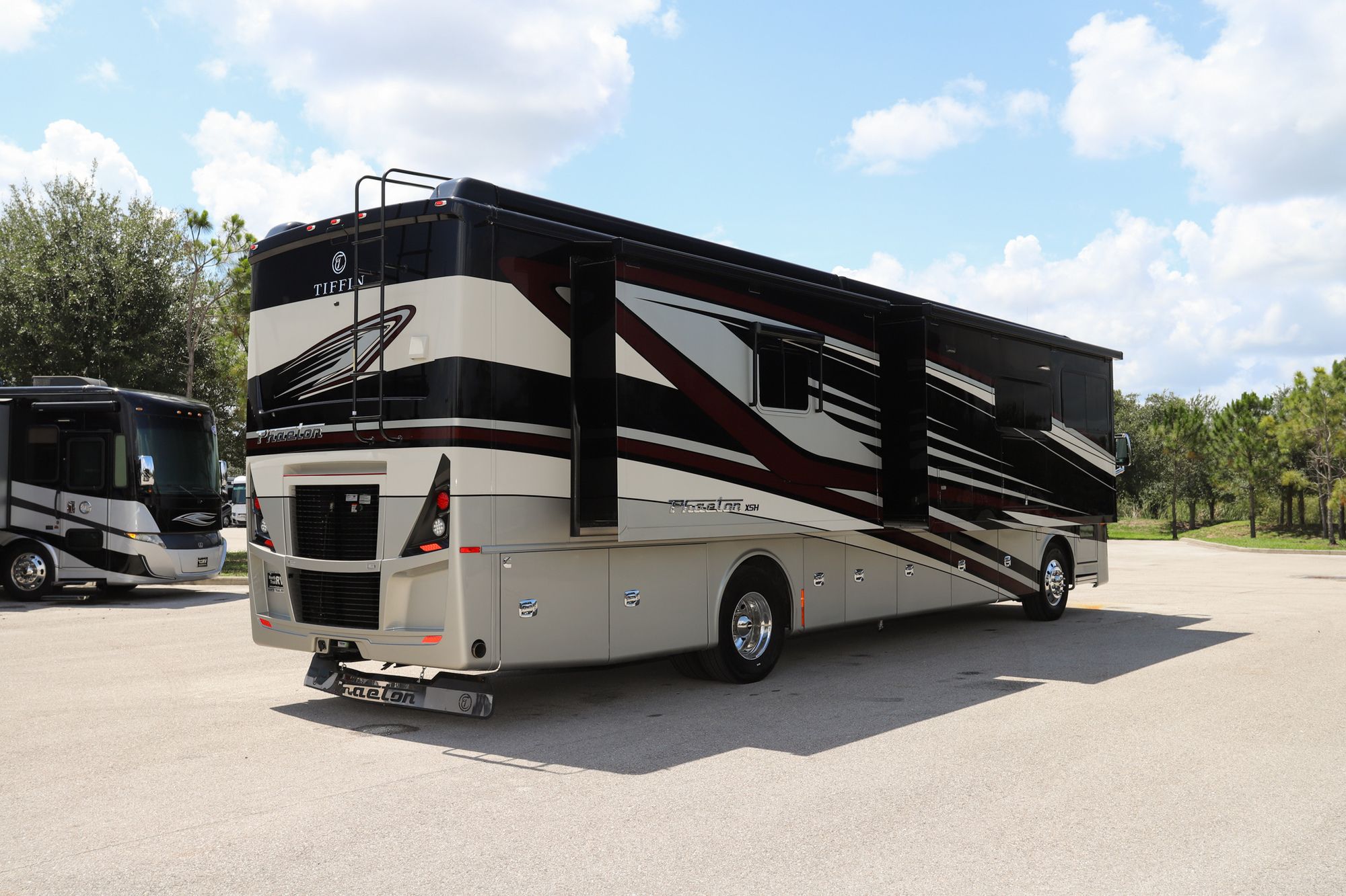 New 2022 Tiffin Motor Homes Phaeton 40IH Class A  For Sale