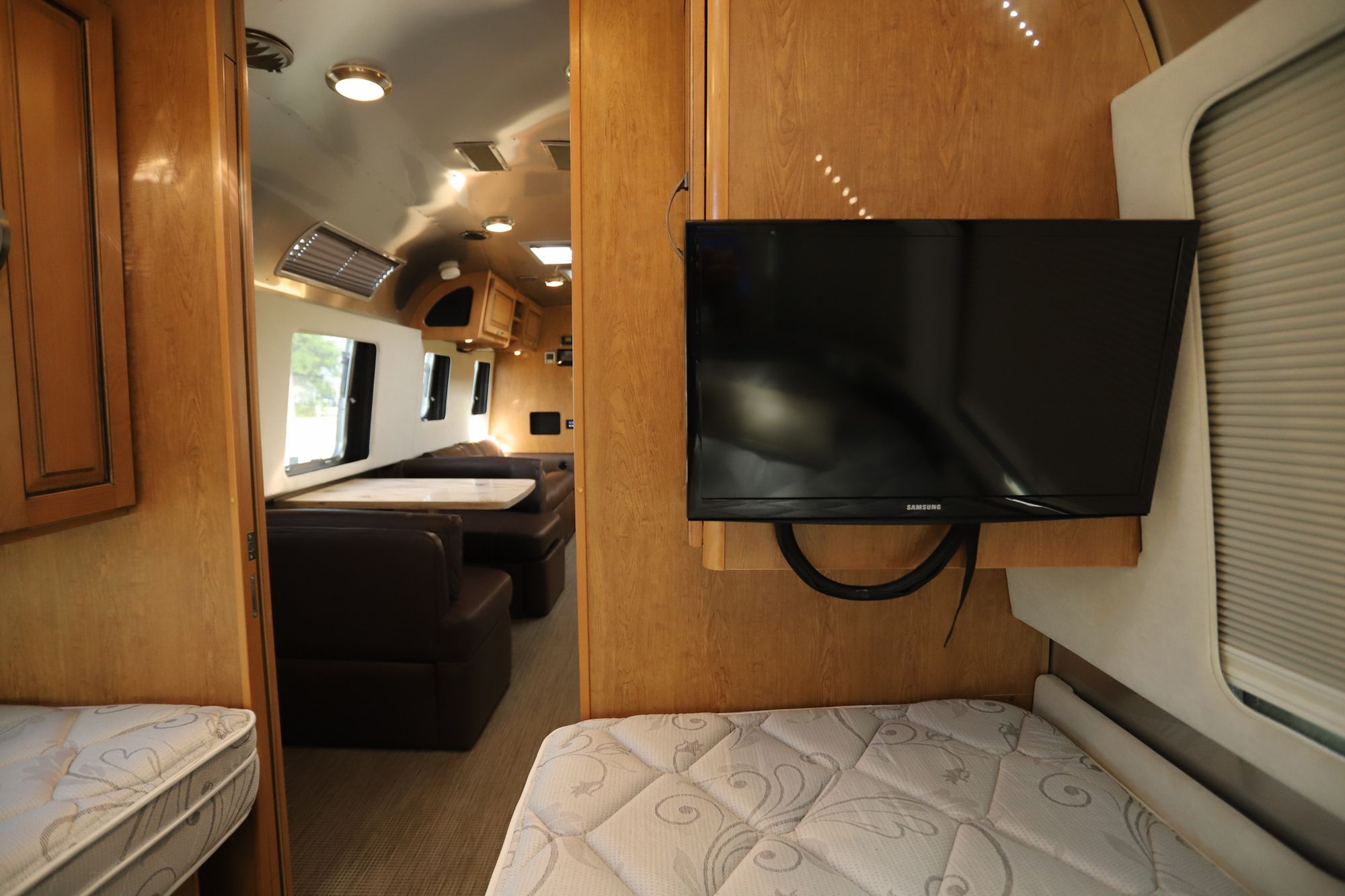 Used 2018 Airstream Classic 33FB Travel Trailer  For Sale